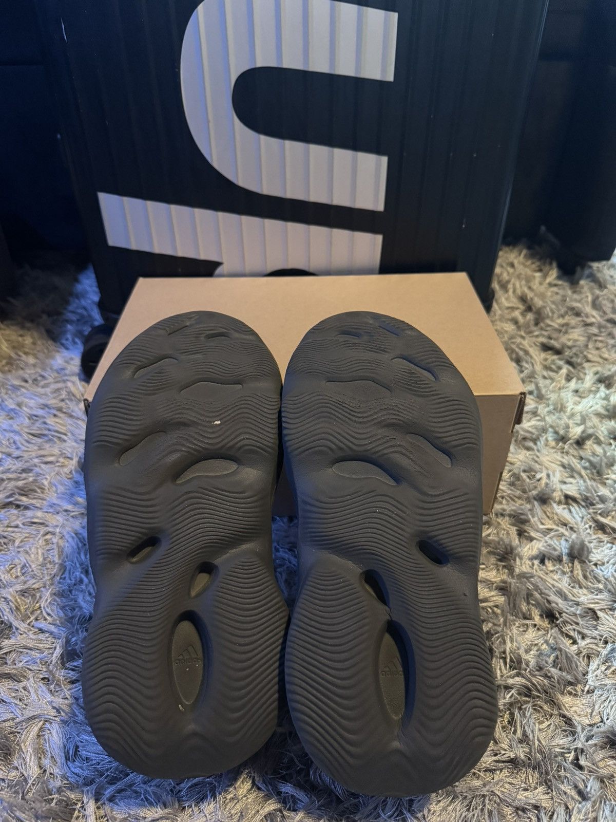 Yeezy Yeezy foam runner carbon Size US 10 / EU 43 - 4 Thumbnail