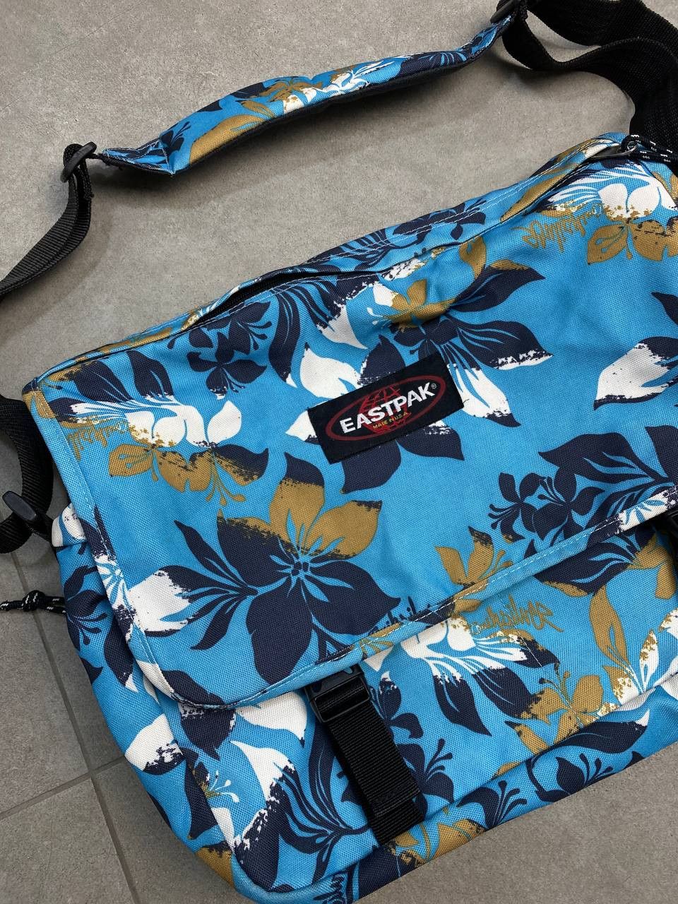 Eastpak Vintage Eastpack Floral Hawaiian Silhouette Y2K Surf Bag Size ONE SIZE - 6 Thumbnail