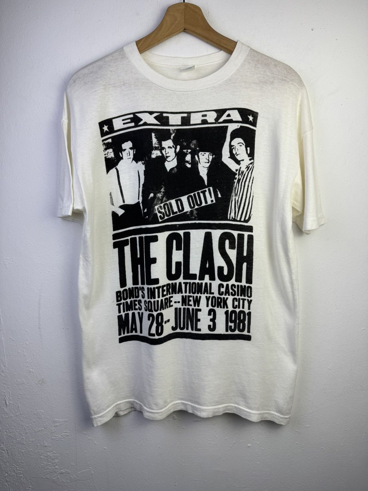 Band Tees Vintage 80s The Clash Bond's tour t-shirt Size US L / EU 52-54 / 3 - 1 Thumbnail