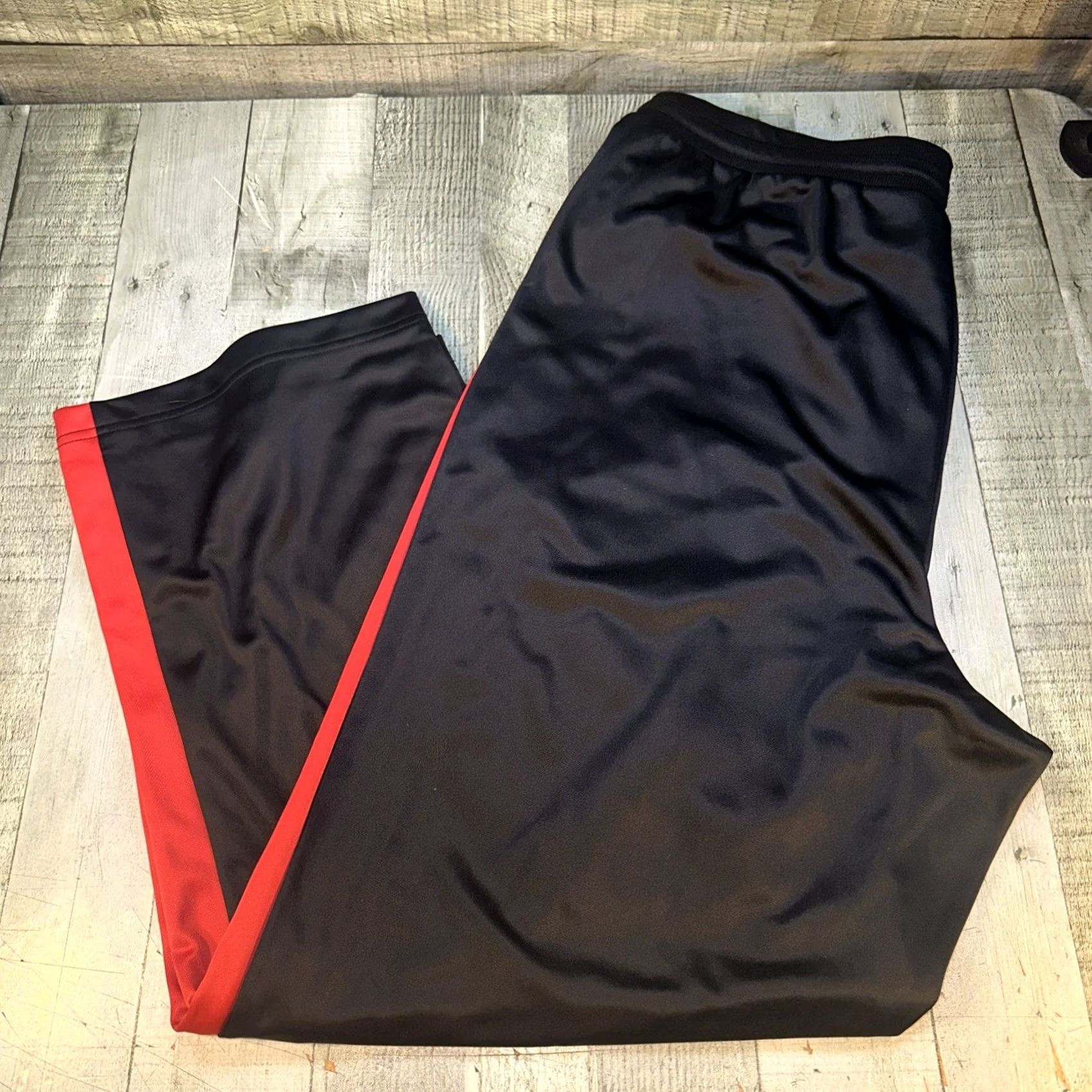 Bebe VINTAGE Bebe Track Pants XL Black Red White Side Stripe Baggy Y2K Streetwear Womens Pants XL Black Red White Side Stripe Baggy Y2K Streetwear Size 40" / US 18 - 3 Thumbnail