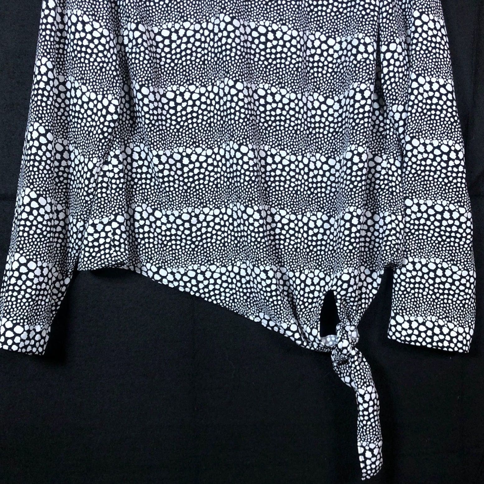 Talbots VINTAGE Talbots Blouse Animal Print Long Sleeve Side Tie M Women Black Cream Size M / US 6-8 / IT 42-44 - 3 Thumbnail