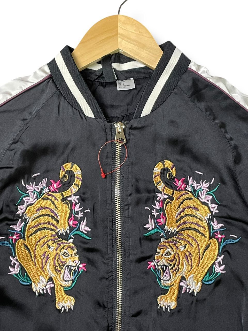 Divided × H&M H&M Divided Sukajan Embroidery Tiger Jacket (2) Size US XS / EU 42 / 0 - 4 Thumbnail