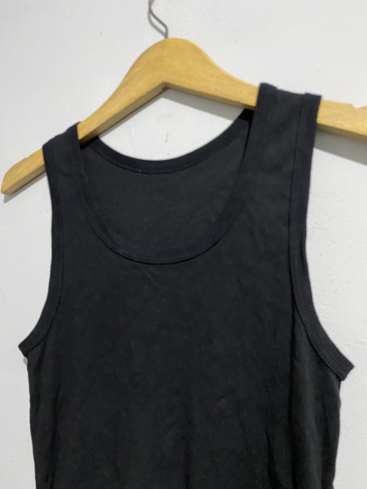 If Six Was Nine × Japanese Brand × Le Grande Bleu (L.G.B.) 2000s Uniqlo black tanktop Size US M / EU 48-50 / 2 - 3 Thumbnail