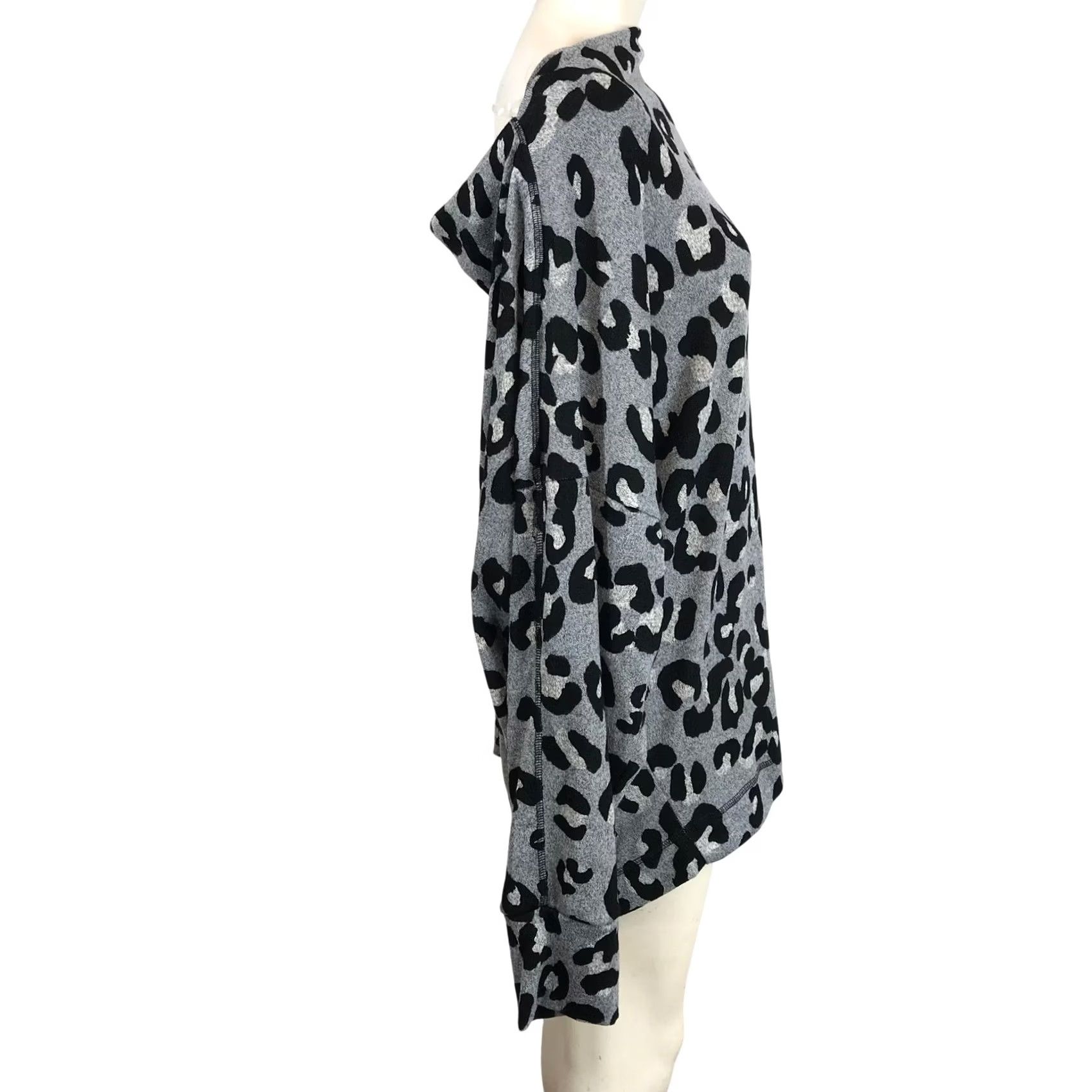 Vintage White Birch Women's Cowl Neck Top 3X Leopard Print Long Sleeve Gray Casual T-Shirt Made in USA Size XXL / US 16-18 / IT 52-54 - 6 Thumbnail