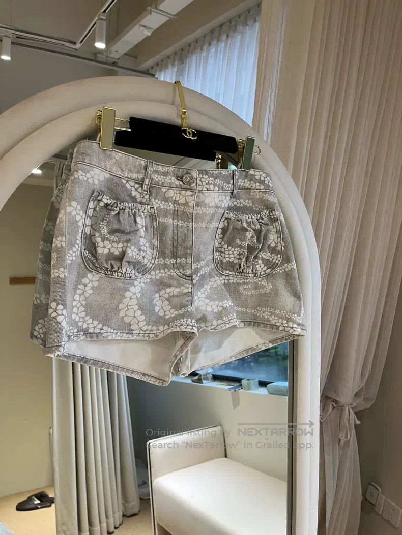 Chanel Chanel 25M Grey Printed Denim Shorts Size 26" / US 2 / IT 38 - 2 Thumbnail