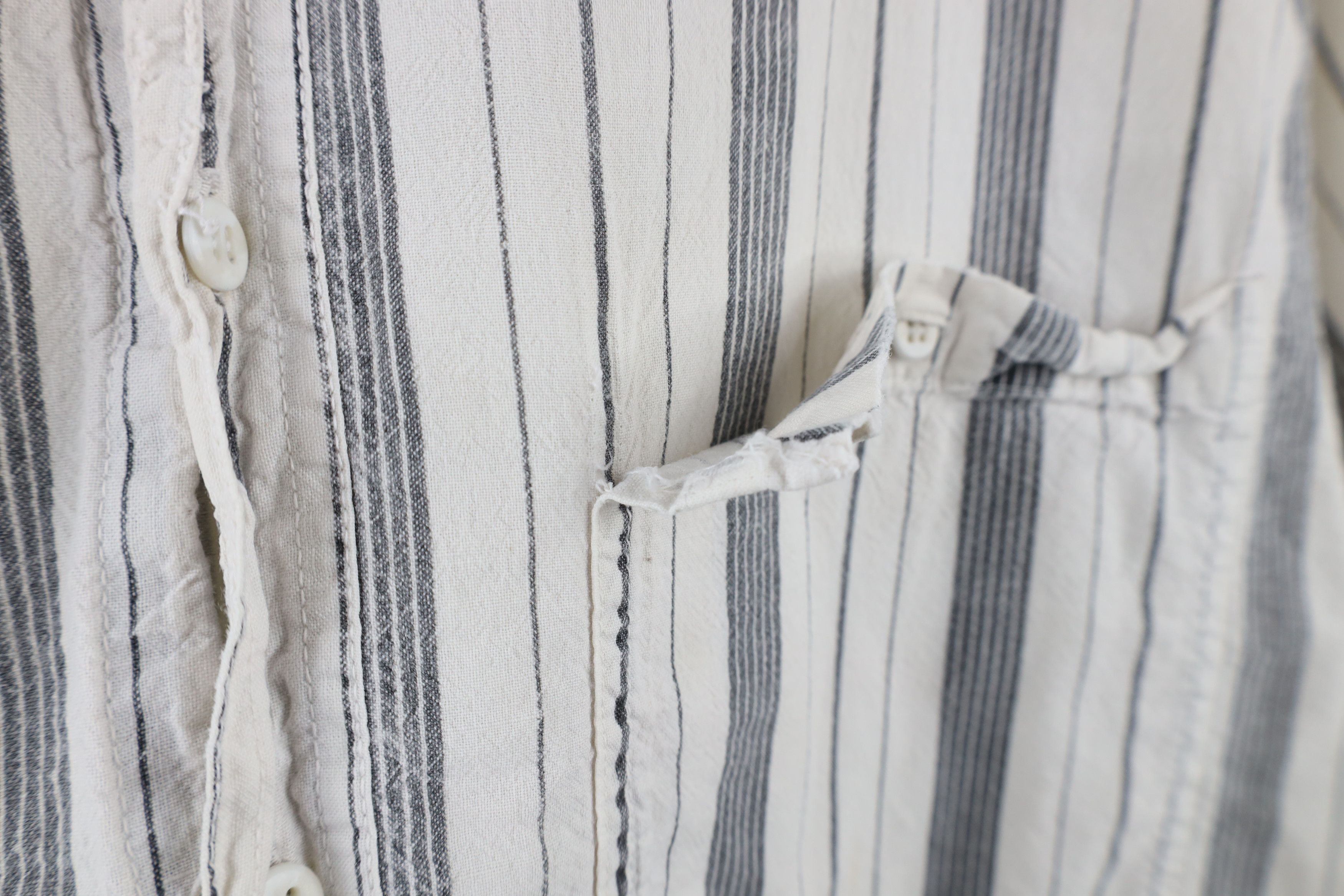 Vintage Vintage 90s Streetwear Big Pocket Striped Button Shirt Size US L / EU 52-54 / 3 - 6 Thumbnail