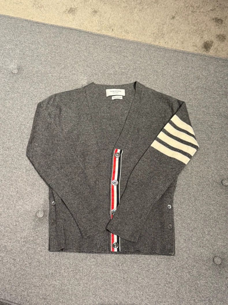 Thom Browne Thom Browne Classic medium gray four-bar cashmere cardigan Size S / US 4 / IT 40 - 3 Thumbnail