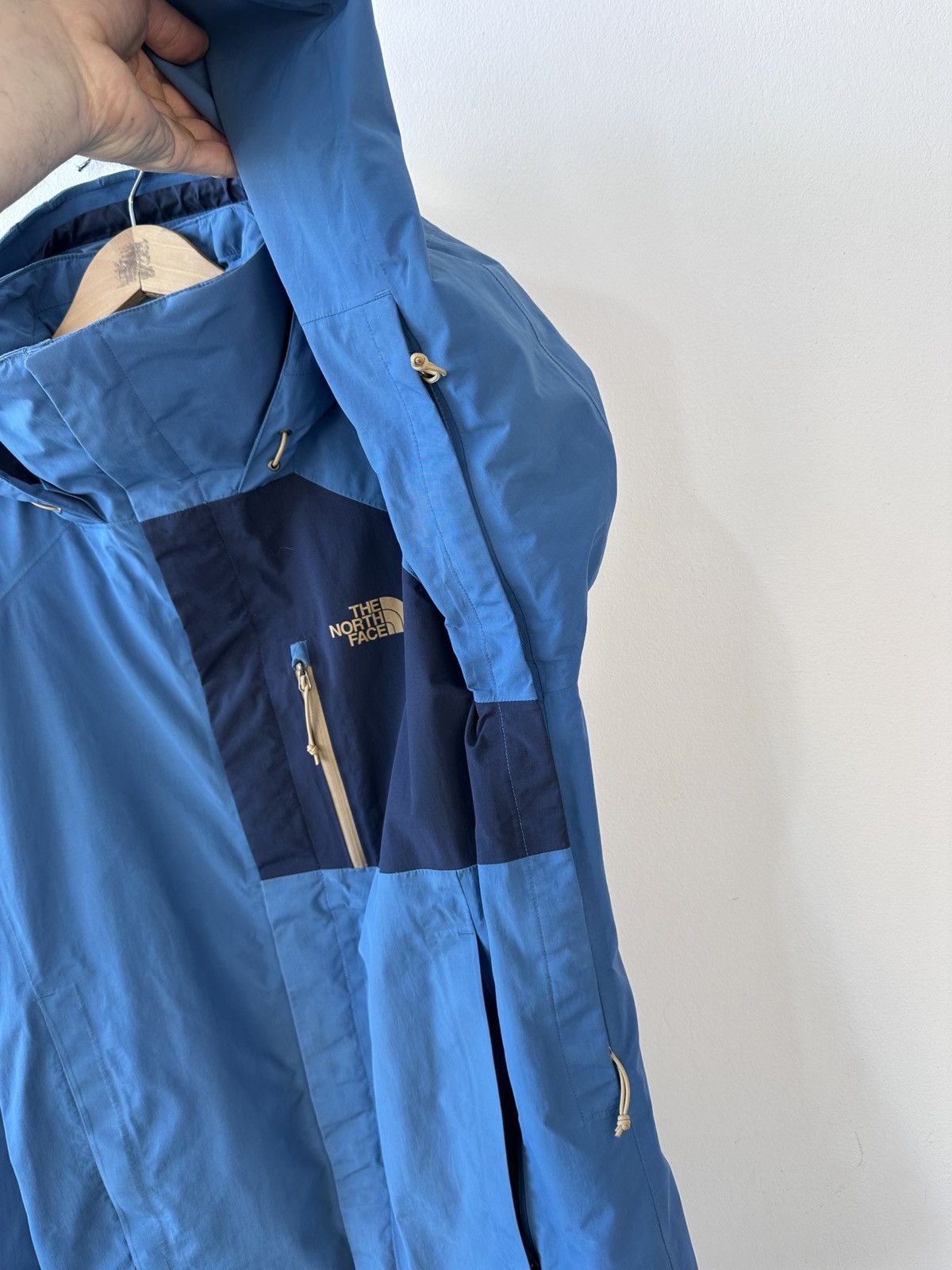 The North Face The North Face Gore-Tex Jacket Men's Size L GoreTex TNF Size US L / EU 52-54 / 3 - 11 Thumbnail