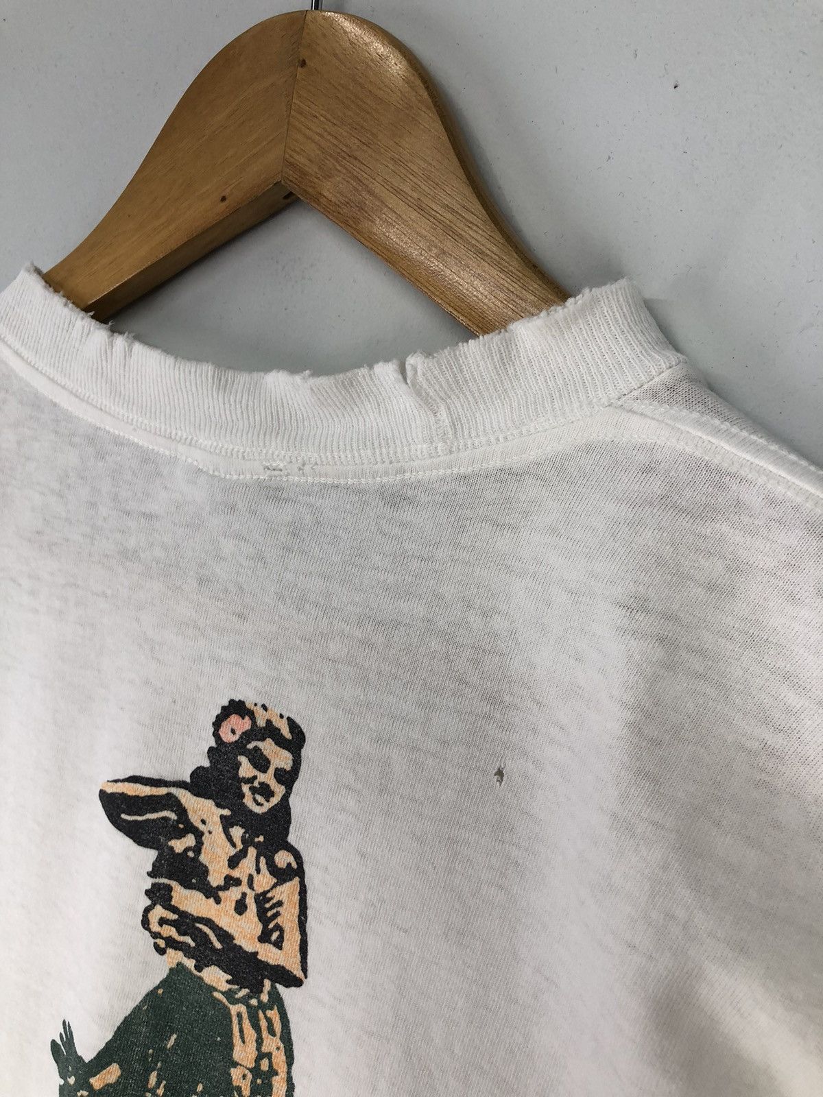Quiksilver Vintage Quiksilver Center Logo Backhit Distressed Tshirt Size US M / EU 48-50 / 2 - 13 Thumbnail