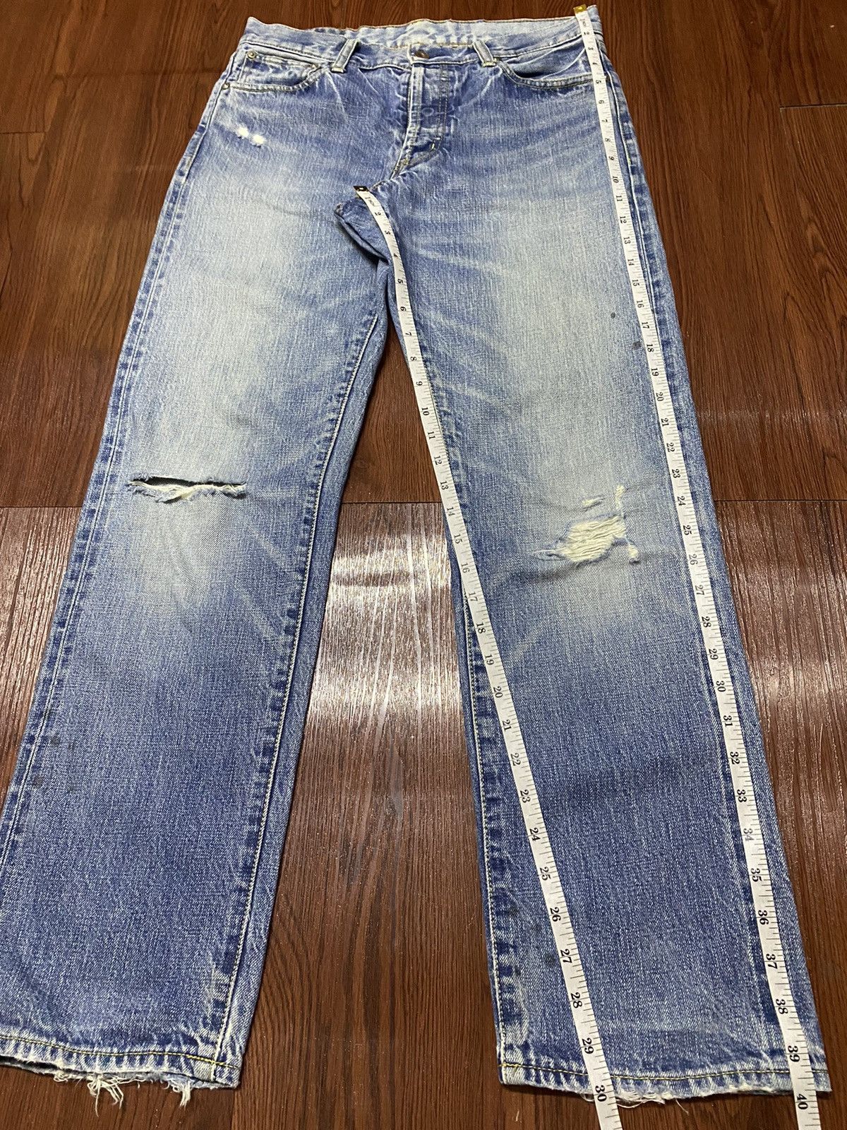 Japanese Brand Vintage Japanese Brand Light Wash Distressed Grunge Jeans Size US 31 - 13 Thumbnail