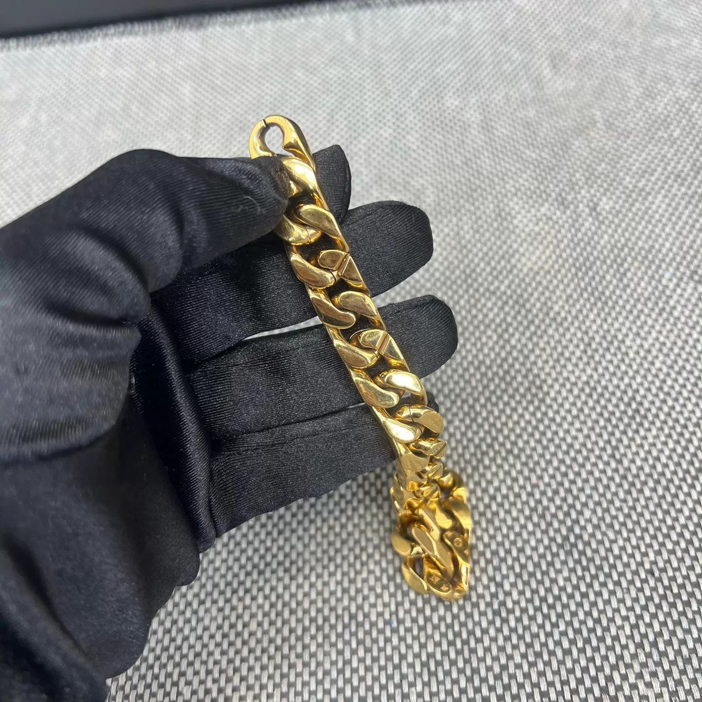 Louis Vuitton LV Gold Cuban Link Size M New Size ONE SIZE - 6 Thumbnail