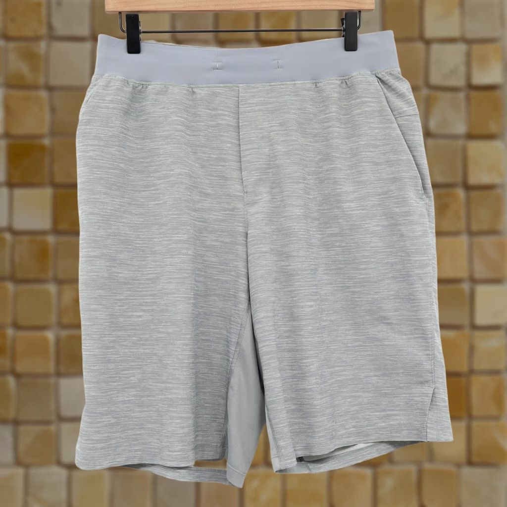 Lululemon Lululemon T.H.E. Short Lineless 11" Heather Allover Sea Salt Light Cast Sz L Mens Athletic Blended Material Gray 11" Inseam Size US 33 - 1 Thumbnail