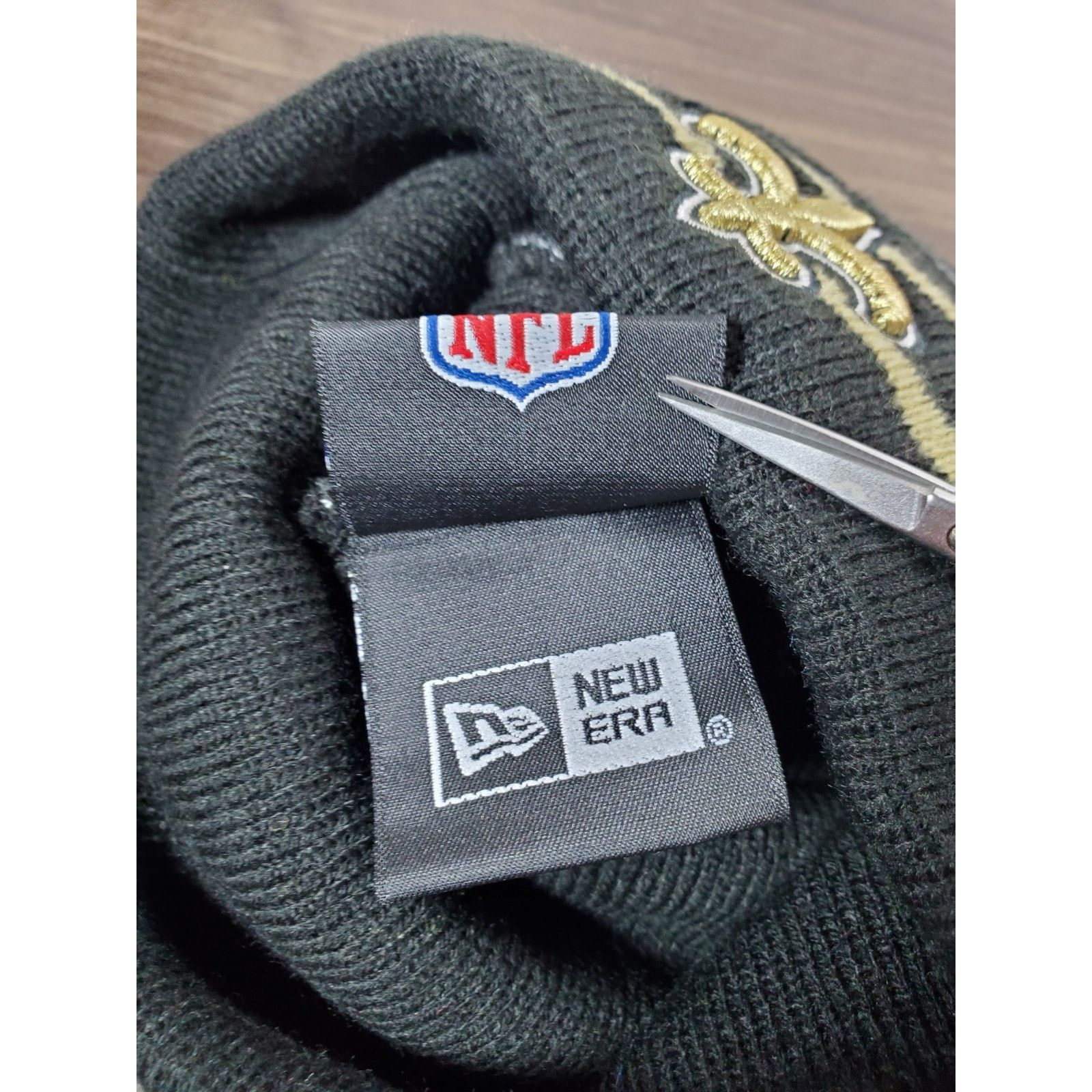 NFL × New Era New Orleans Saints Pom Beanie Knit Winter Hat Cap Football Size ONE SIZE - 7 Thumbnail