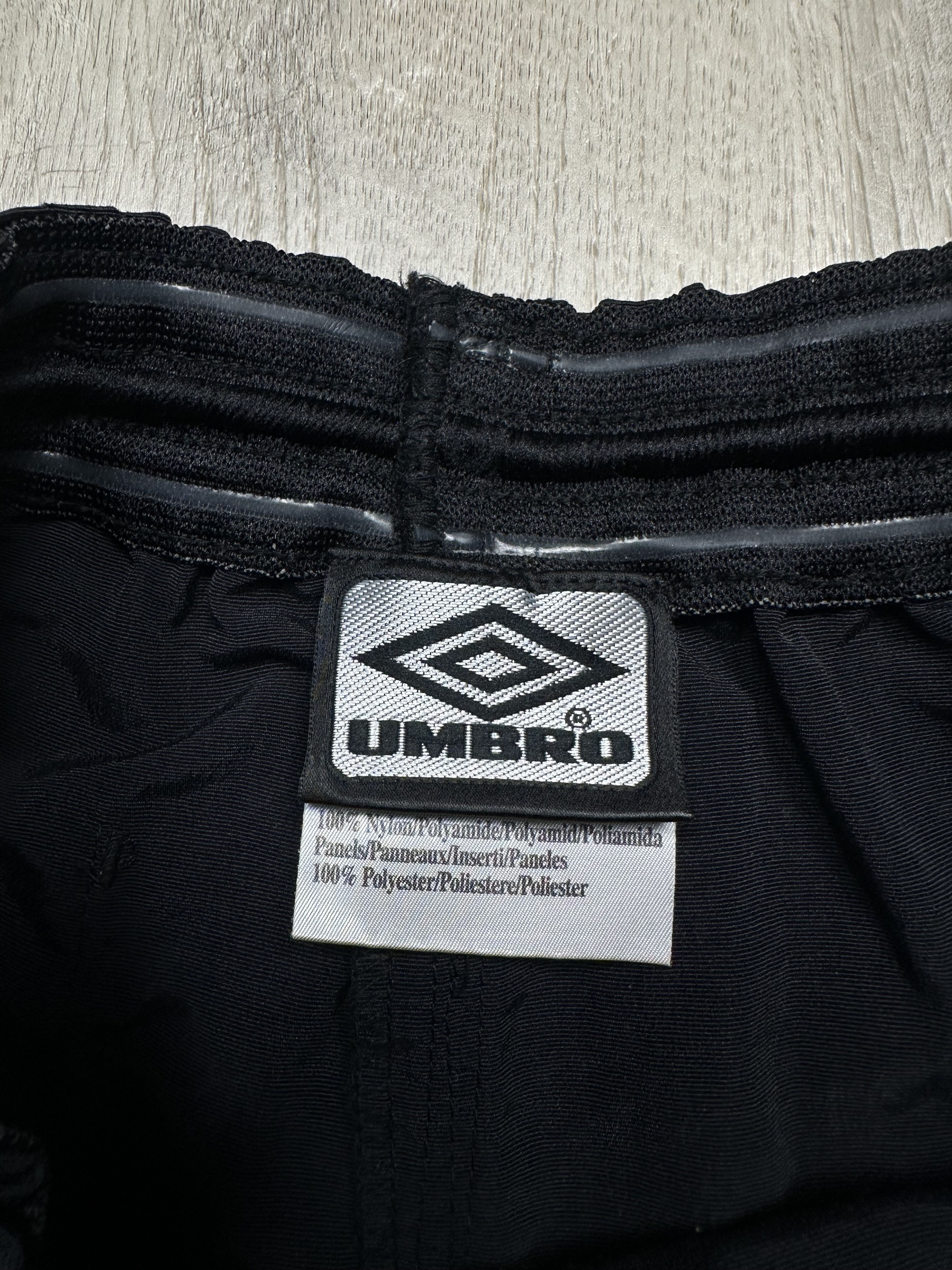 Umbro Umbro Manchester United Vintage Nylon Shorts Size US 28 / EU 44 - 4 Thumbnail
