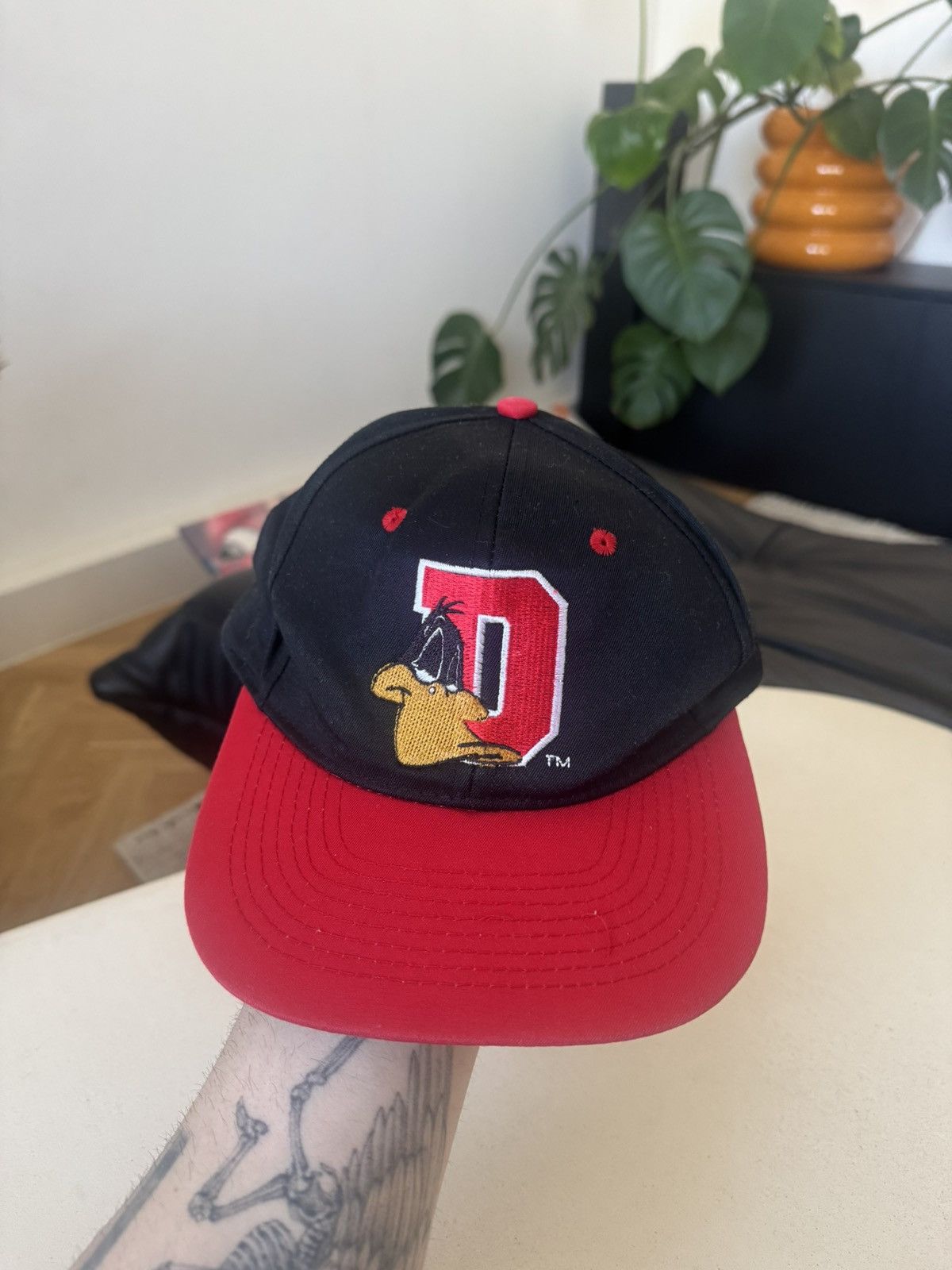 Vintage Vintage 90s Looney Tunes Snapback Daffy Warner Bros Hat Size ONE SIZE - 1 Thumbnail
