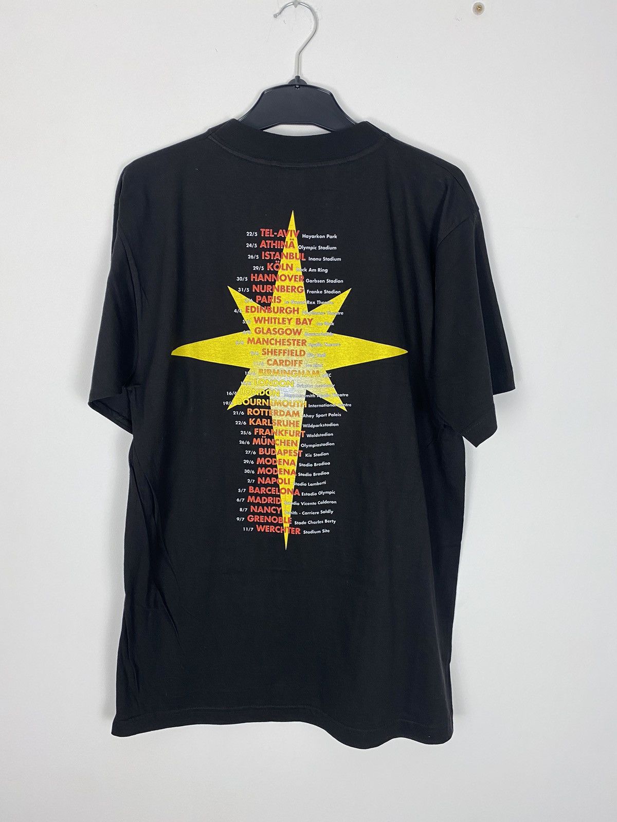 Band Tees × Vintage Vintage Brian May Queen Giant L Tour Tee 90s Band T-Shirt Size US L / EU 52-54 / 3 - 1 Thumbnail