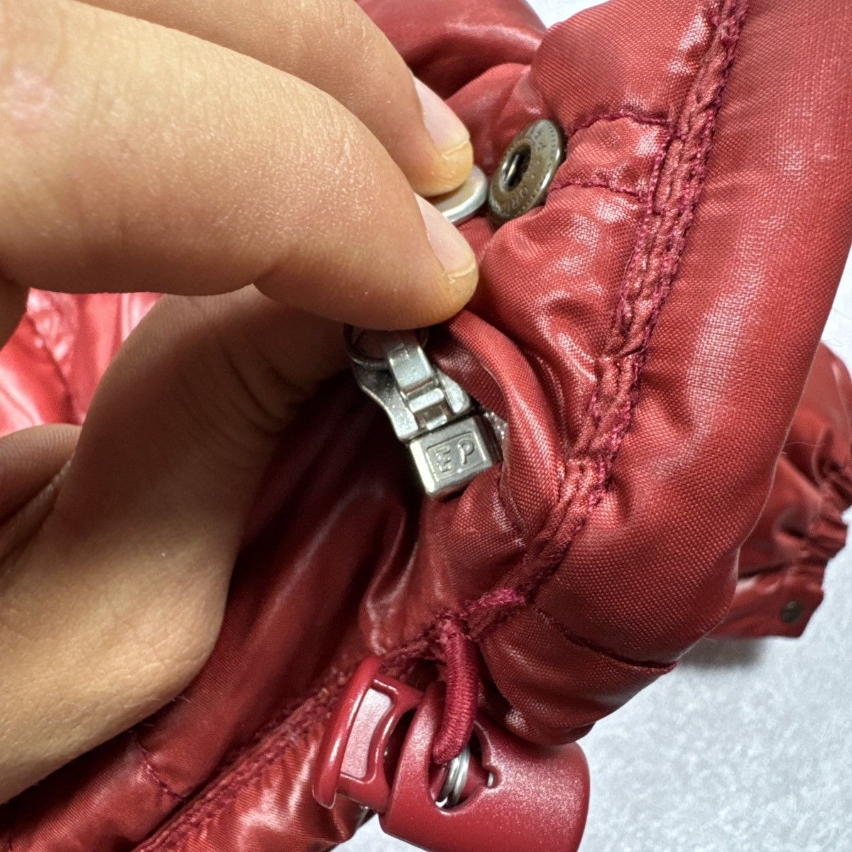 Moncler Vintage Moncler Shiny Red Down Puffer 90s 00s Size XS-S Size US S / EU 44-46 / 1 - 19 Thumbnail