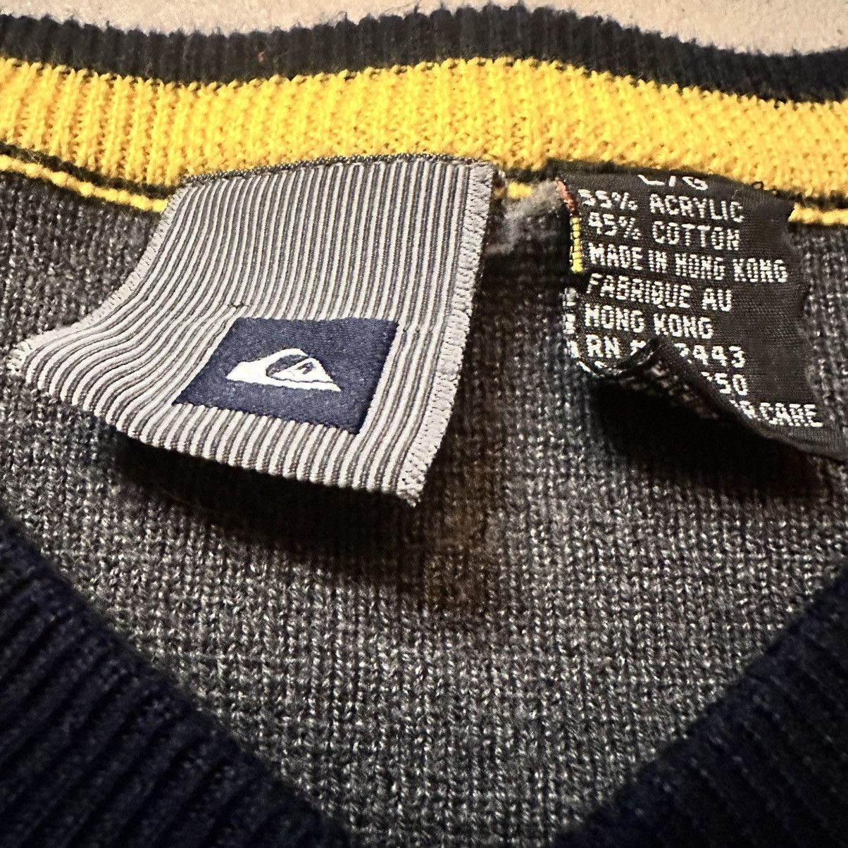 Quiksilver Vintage 90s Grey Quiksilver Surf V-Neck Sweater Size L Size US L / EU 52-54 / 3 - 5 Thumbnail