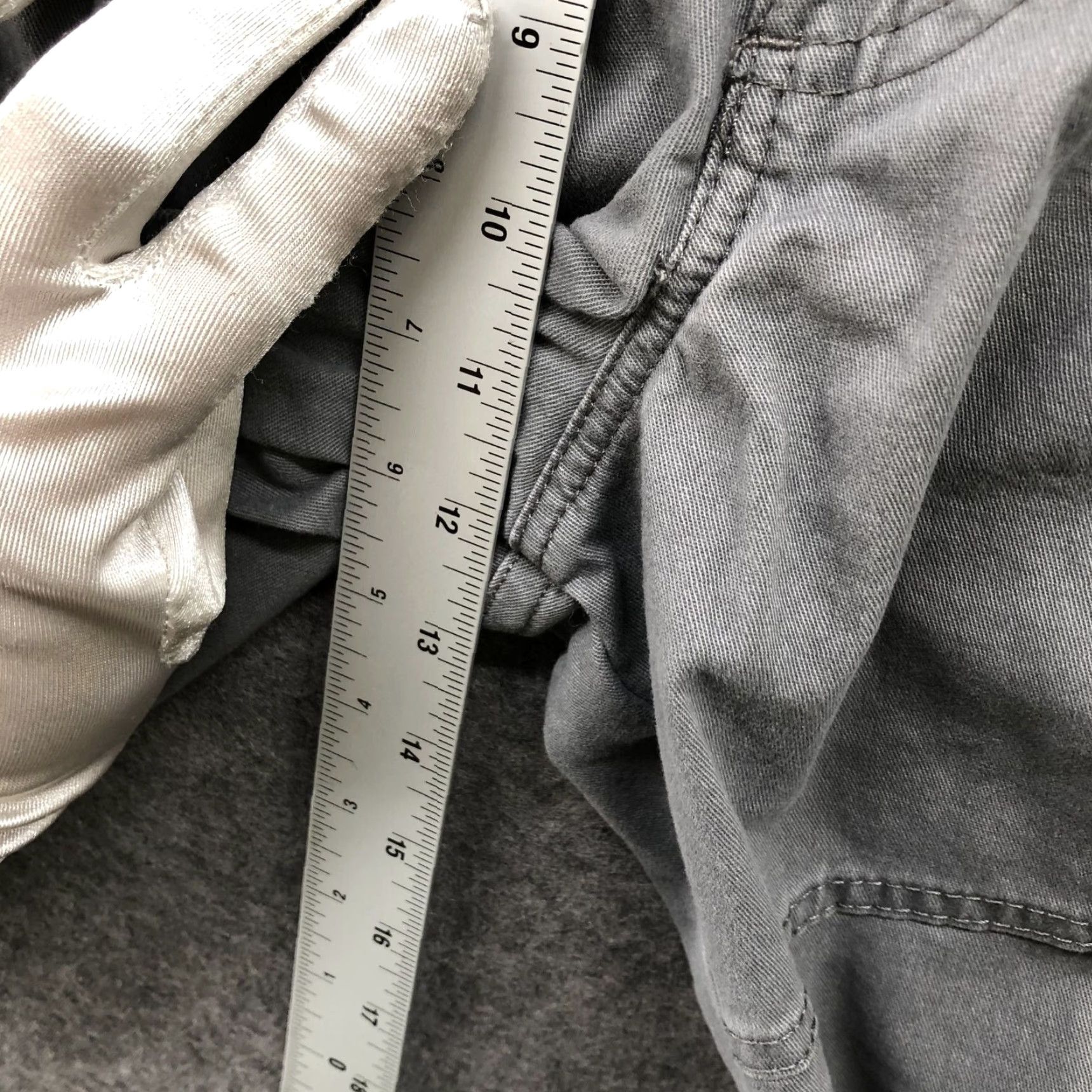 Wrangler Wrangler Cargo Shorts Mens 38 Gray Khaki Relaxed Fit Canvas Cotton Blend Cargo Pockets Outdoor Workwear 9 In Inseam Mens Size US 38 / EU 54 - 6 Thumbnail