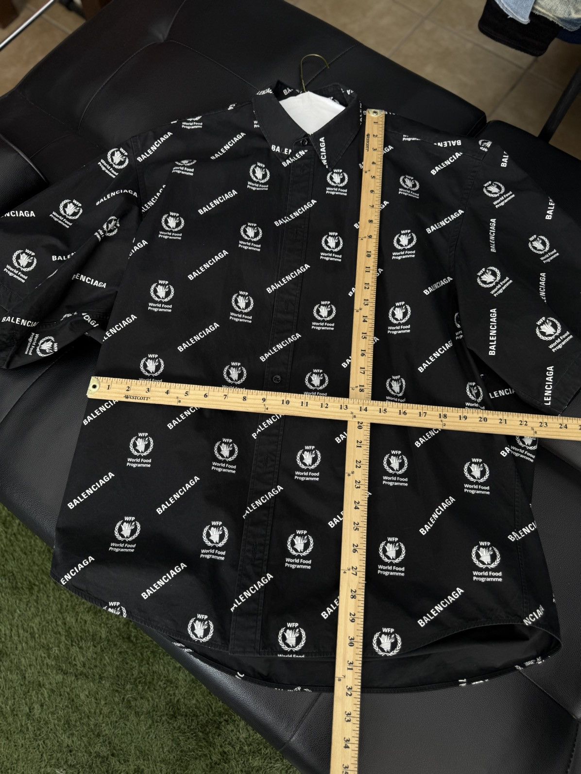 Balenciaga Balenciaga Button Up Tee Shirt Size 41 All Over Logo Size US S / EU 44-46 / 1 - 9 Thumbnail