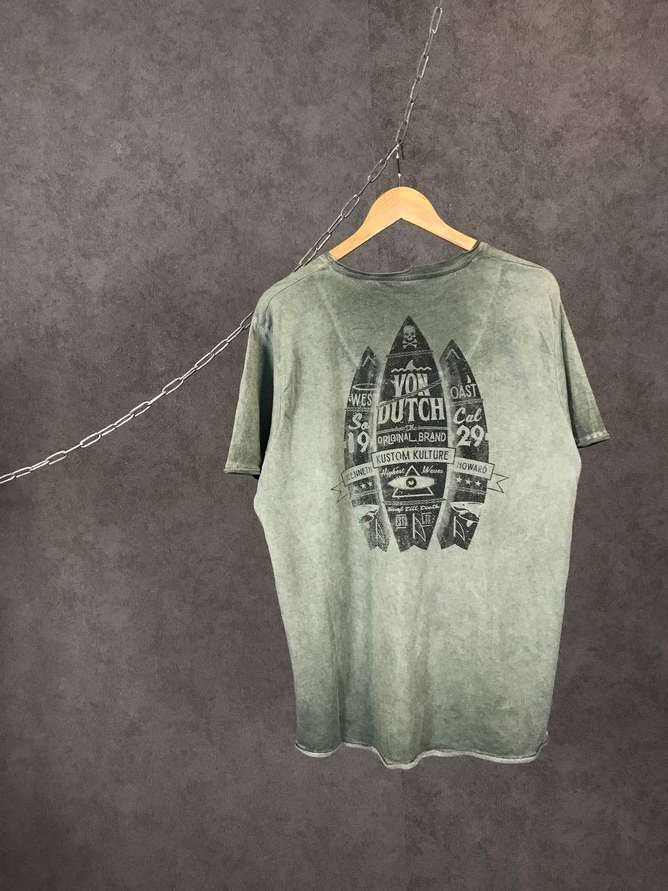 Designer Von Dutch California designer USA v neck overprinted tee Size US XL / EU 56 / 4 - 1 Thumbnail