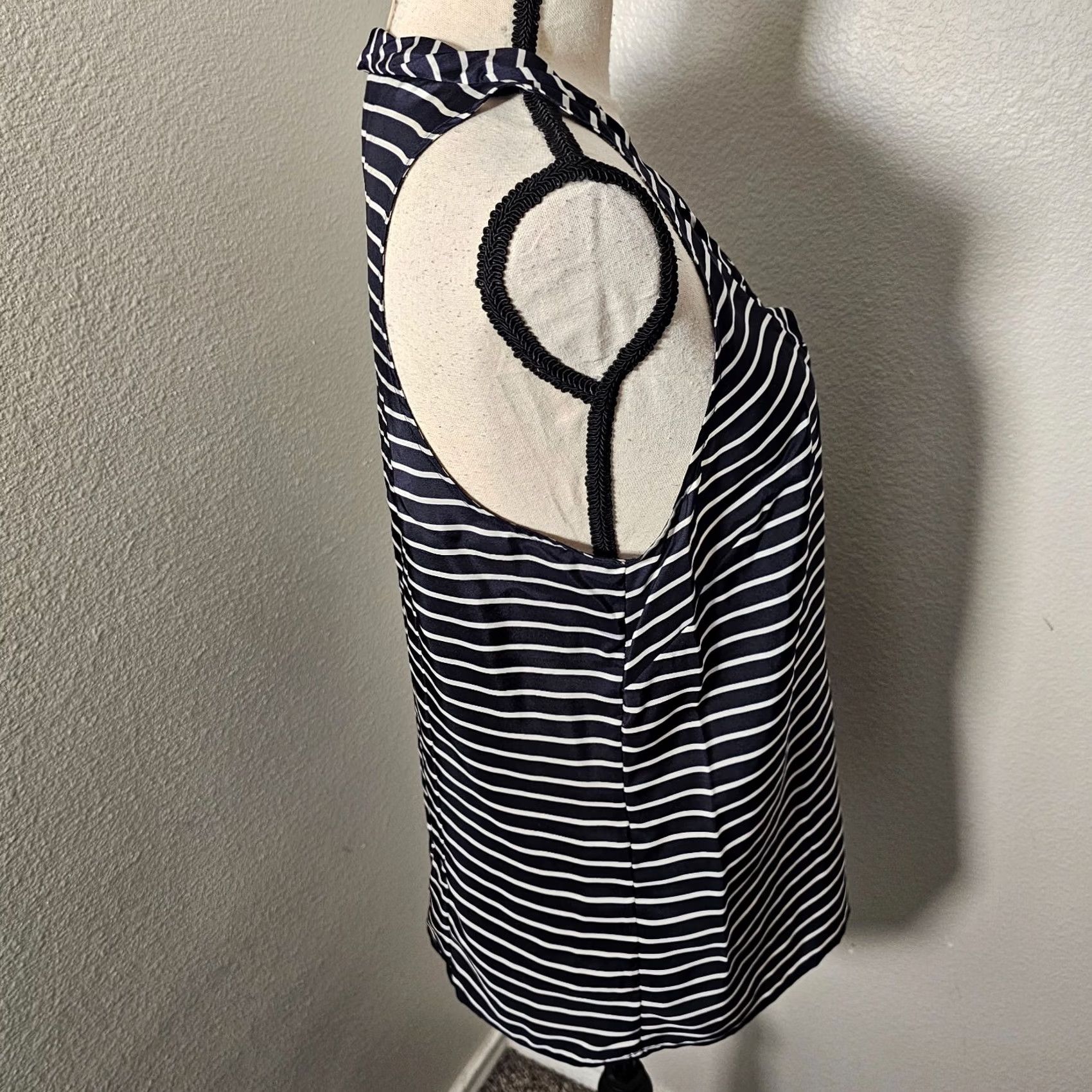 J.Crew J. Crew Silk Sleeveless Blue Striped Shirt Top Women Size 8 Beach Lightweight Top Blouse Bow Vacay Boat Neck Tie Pattern Striped Silk Regular Womens Size M / US 6-8 / IT 42-44 - 4 Thumbnail