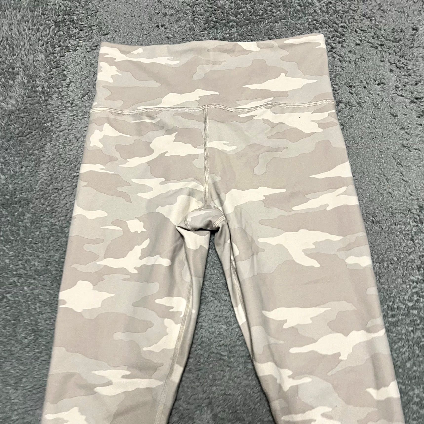 Athleta Athleta Leggings Womens Small Elation Camo 7/8 Beige Pants Size 28" / US 6 / IT 42 - 2 Thumbnail