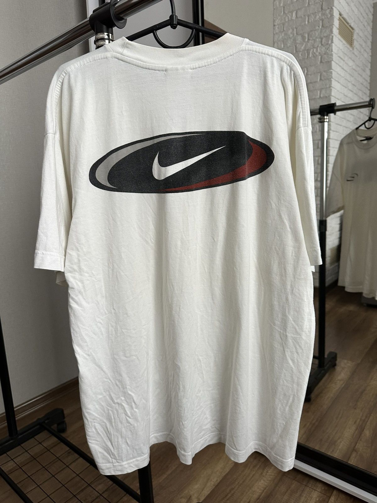 Nike Nike Vintage Big Logo Swoosh T-Shirt Tee 90s Size US L / EU 52-54 / 3 - 1 Thumbnail