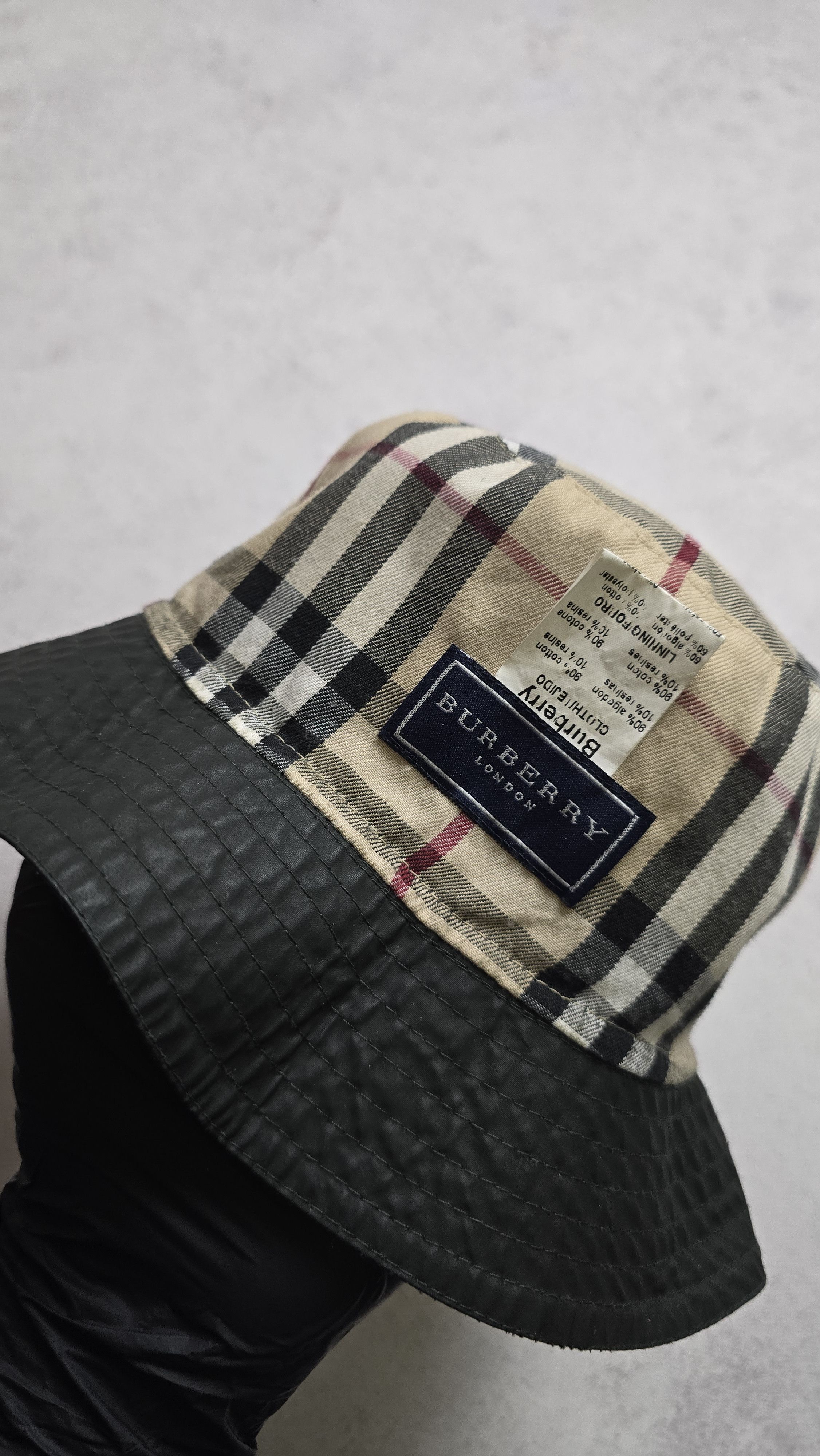Burberry Burberry Logo Raincap Black Bucket Hat Nova Check Lining Size ONE SIZE - 9 Thumbnail