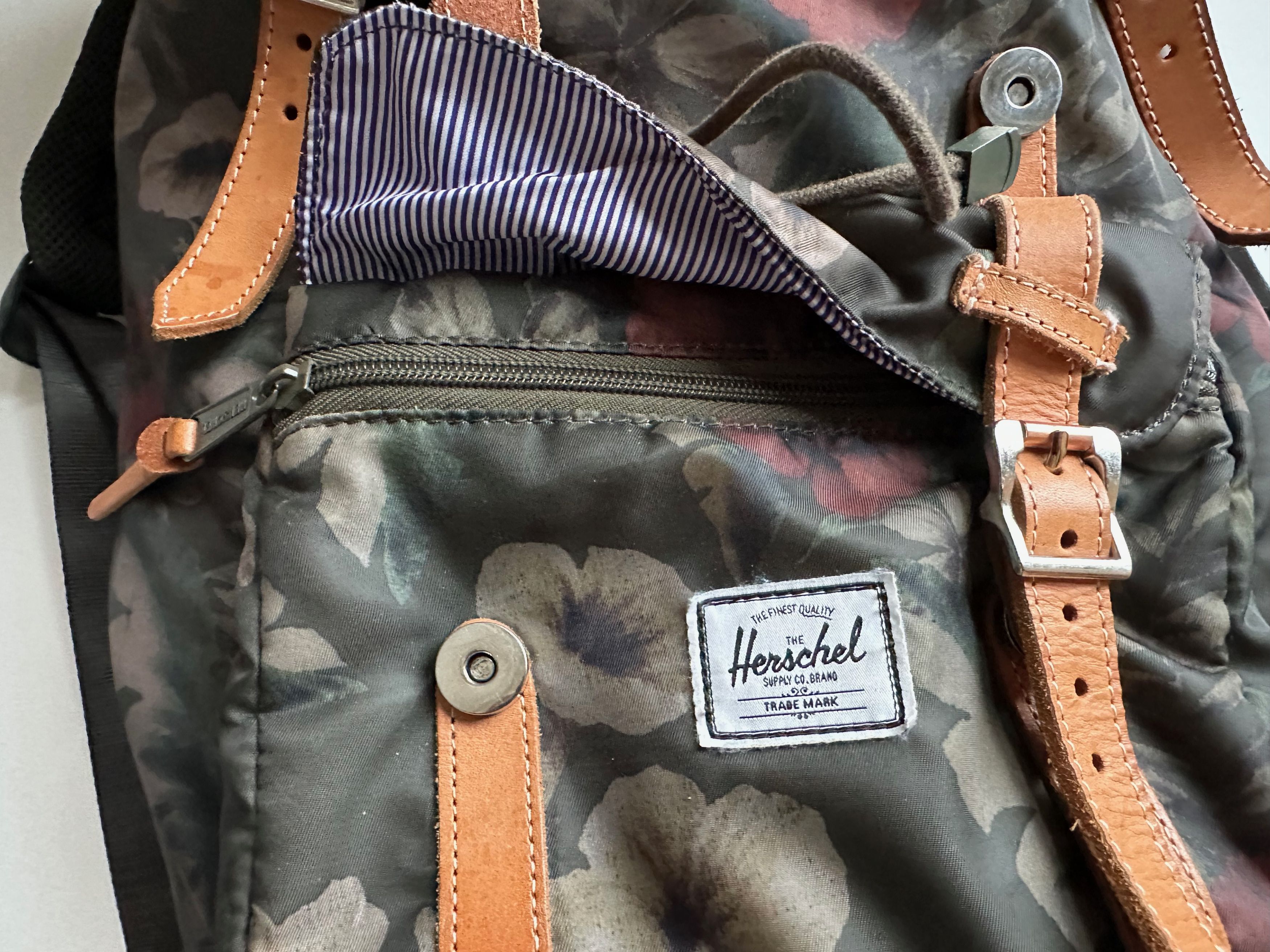 Herschel Supply Co. Vintage Herschel Hawaiian Camo Backpack w/ Leather Straps Size ONE SIZE - 7 Thumbnail