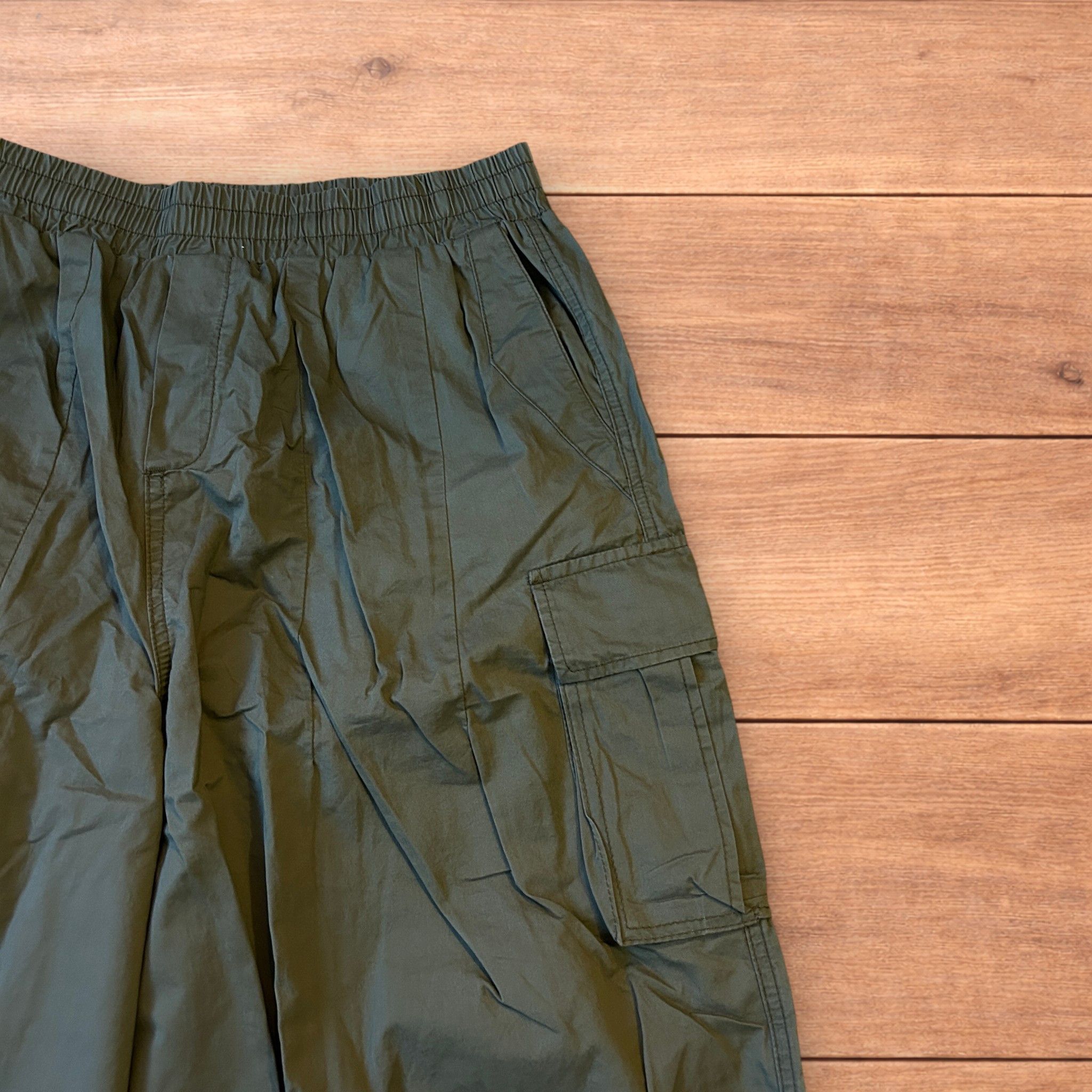 Japanese Brand Super baggy wide Korean cargo parachute trousers in khaki. Size US 34 / EU 50 - 5 Thumbnail
