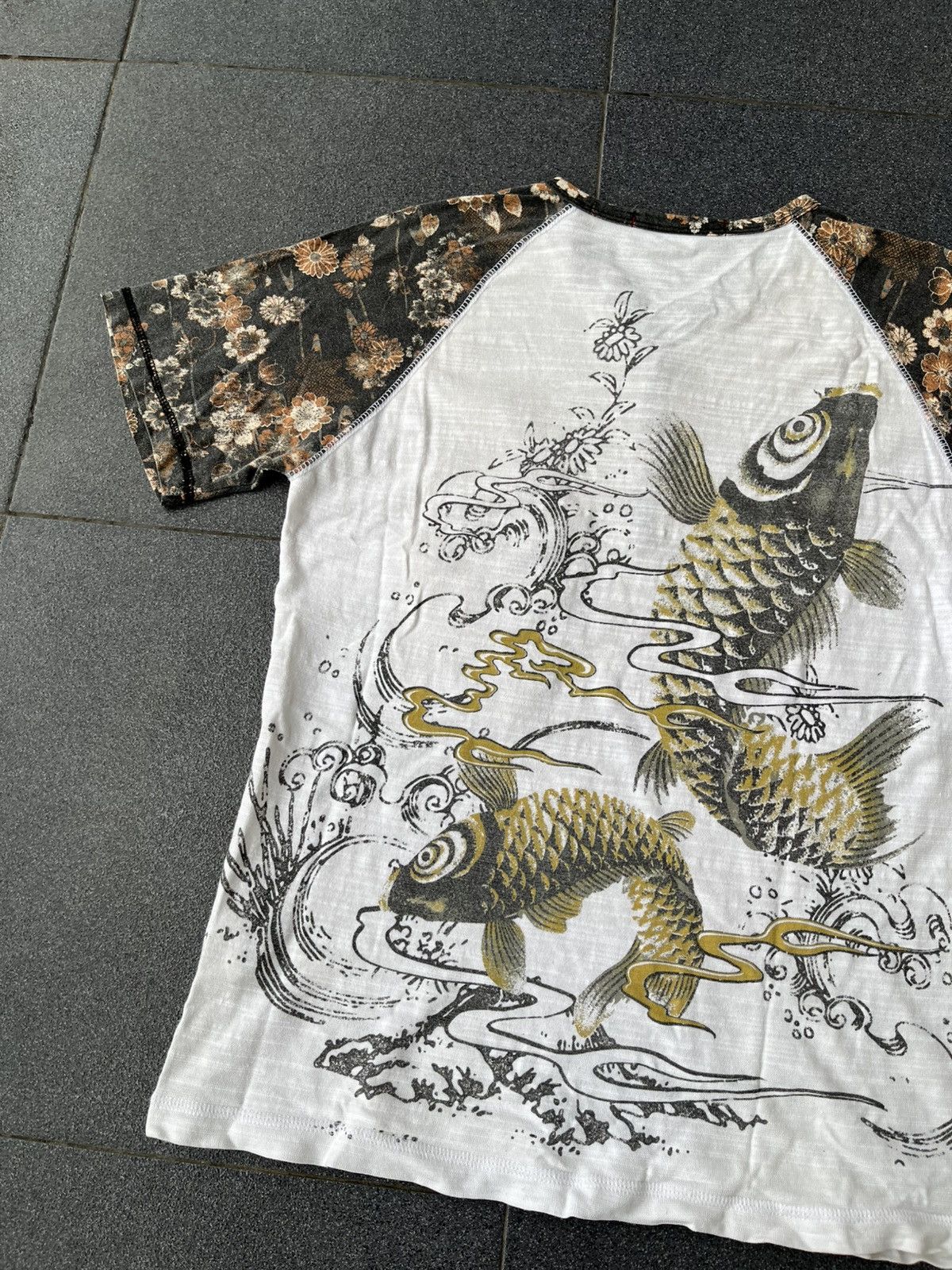 Japanese Brand 🇯🇵Vintage japanese tradisional koi sukajan t-shirt Size US XL / EU 56 / 4 - 6 Thumbnail