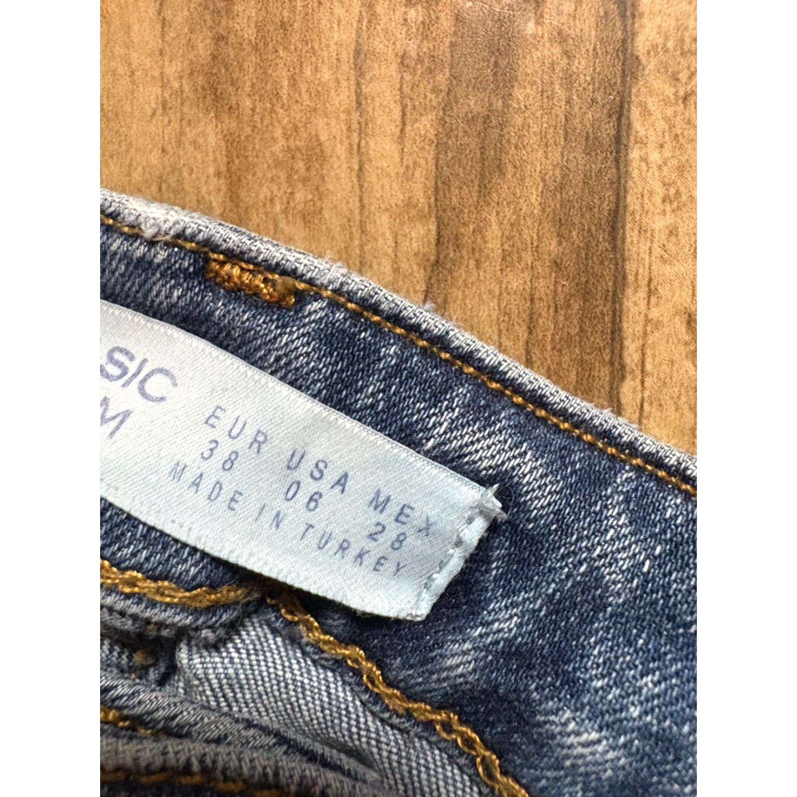 Zara ZARA Jeans Womens Size 6 Blue 28 x 27 Denim Beaded Cuffed Ankle Slimming Bottom Jeans Womens Men’s? Size 28" / US 6 / IT 42 - 6 Thumbnail