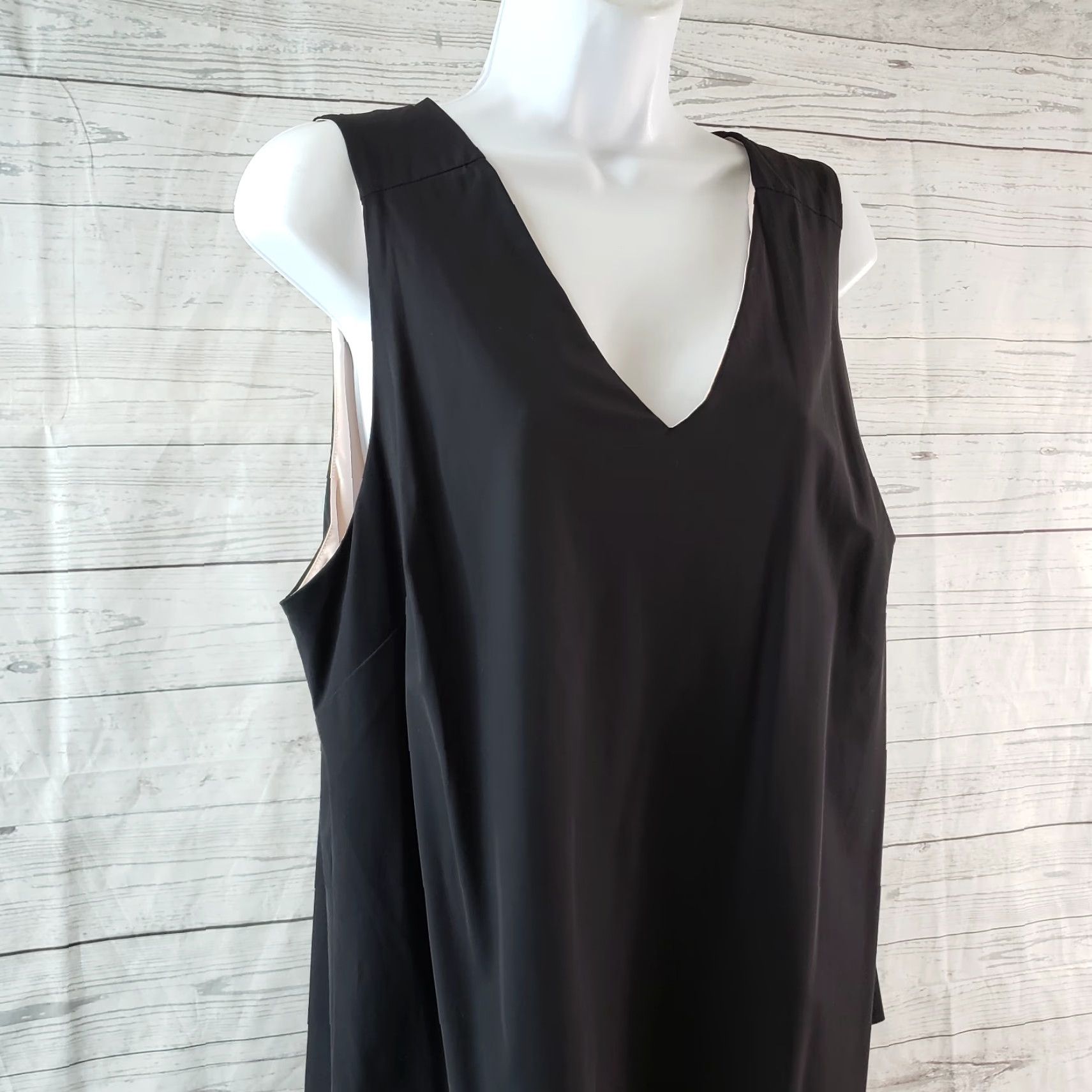 Vintage VINTAGE Game by Universal Standard Womens Top Shirt XS? 14/16 Black Asymmetrical Hem Tank V-Neck Pullover 21" Width 26.5" Length Mens? Size XL / US 12-14 / IT 48-50 - 2 Thumbnail
