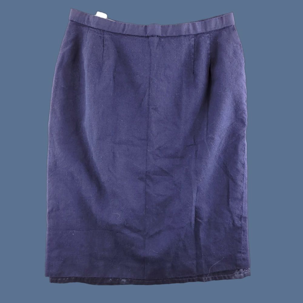 Pendleton Pendleton Navy Blue Wool Pencil Skirt Women's Large Knee Length USA Made Pencil Skirt Womens Wool Pendleton Navy Blue 90s USA Theme Size 36" / US 14 / IT 50 - 1 Thumbnail