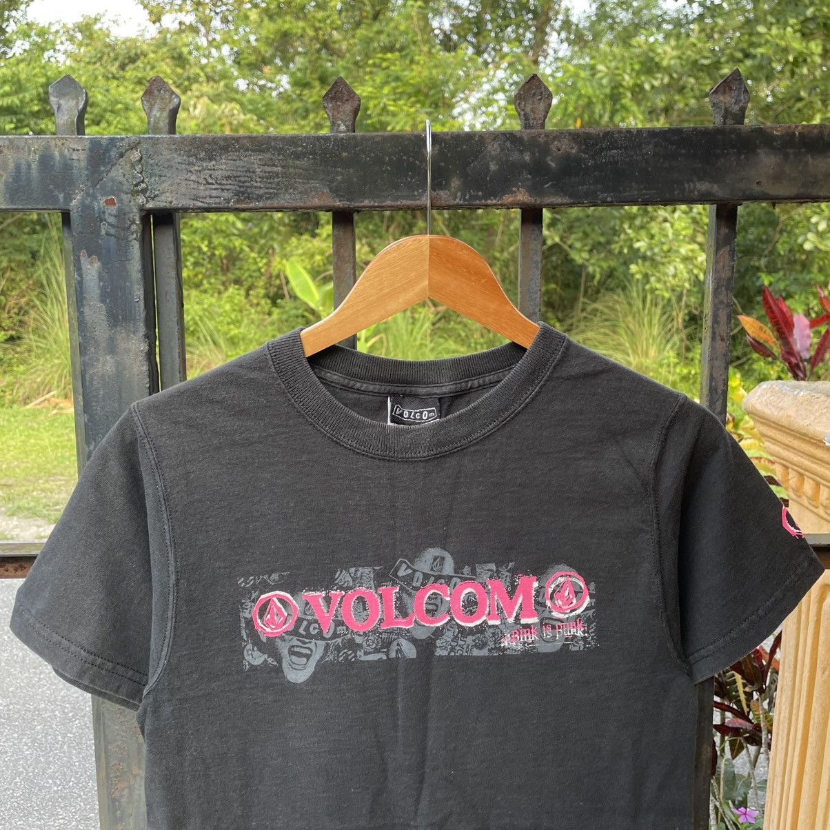 Volcom 🔥Vintage 00s Volcom Punk Is Pink Skateboard Tee Size US S / EU 44-46 / 1 - 3 Thumbnail