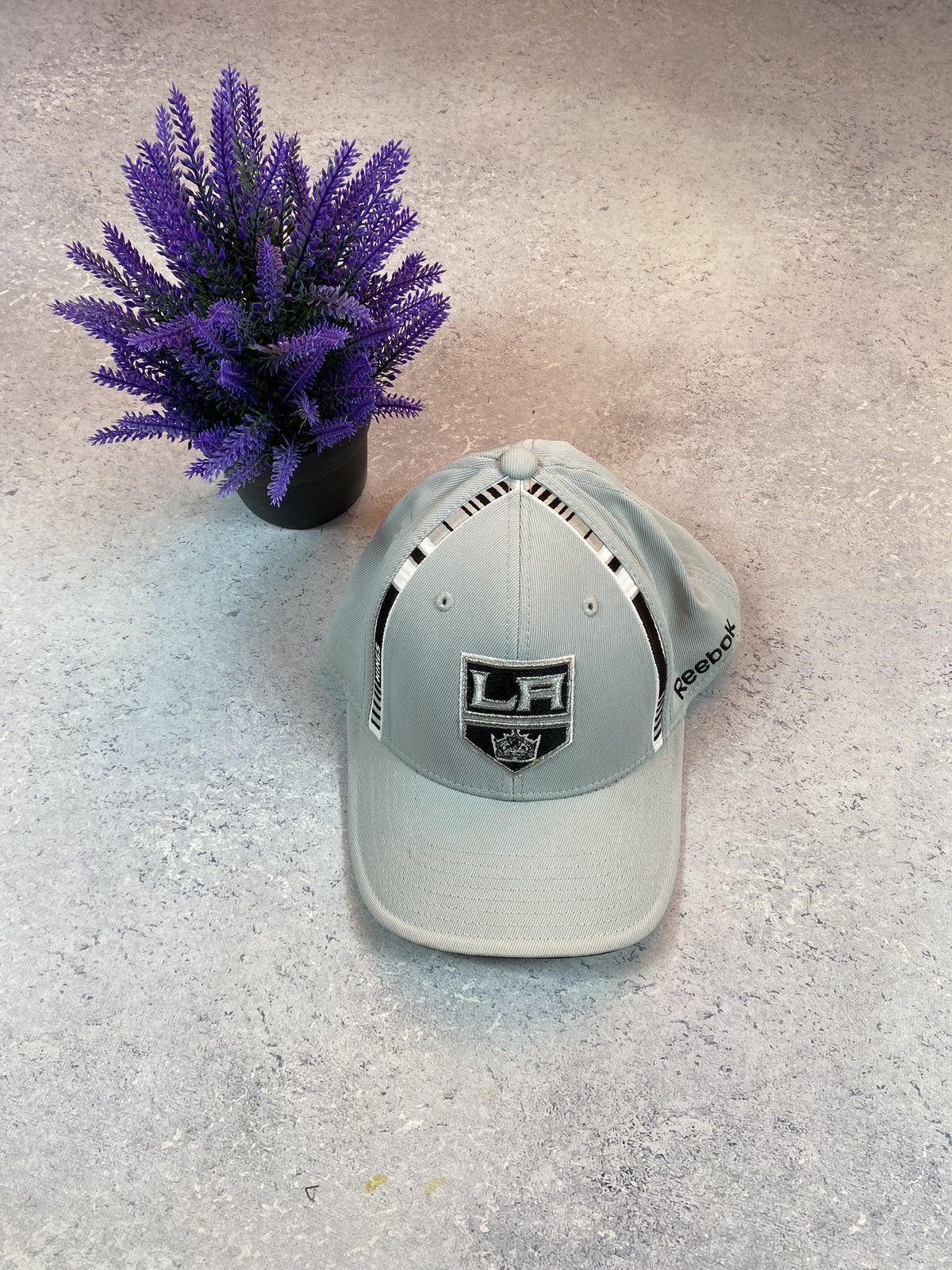 NHL × Reebok NHL Los Angeles Kings Reebok Adult Structured Flex Fit Cap Size ONE SIZE - 1 Thumbnail