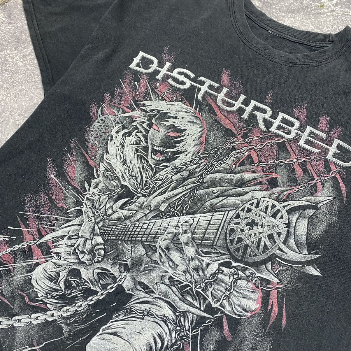 Band Tees × Vintage Vintage Disturbed 2016 Big Graphic logo rare rock band tee Size US M / EU 48-50 / 2 - 4 Thumbnail