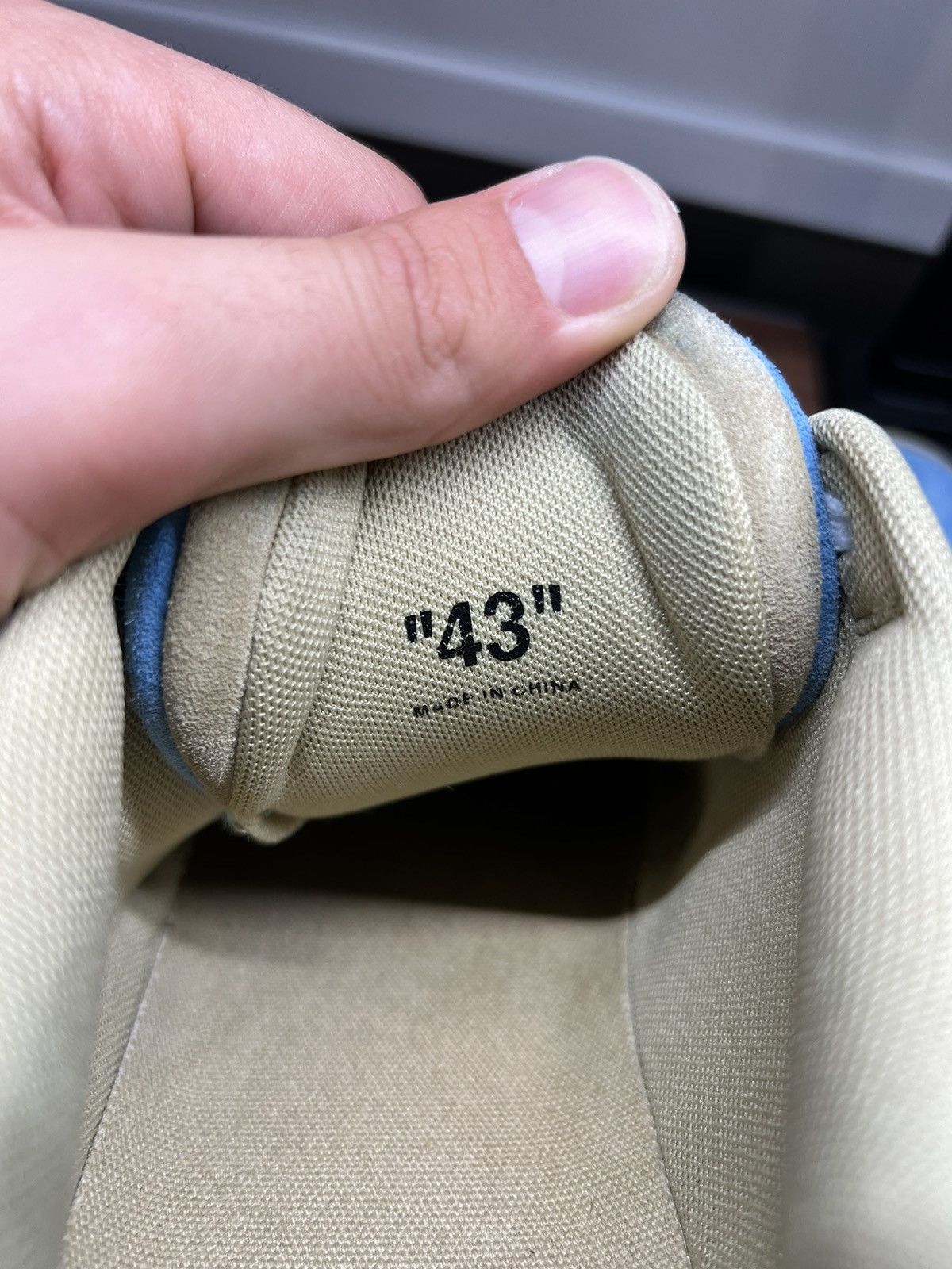 Off-White Out of Office Off-White Suede Size US 10.5 / EU 43-44 - 10 Thumbnail