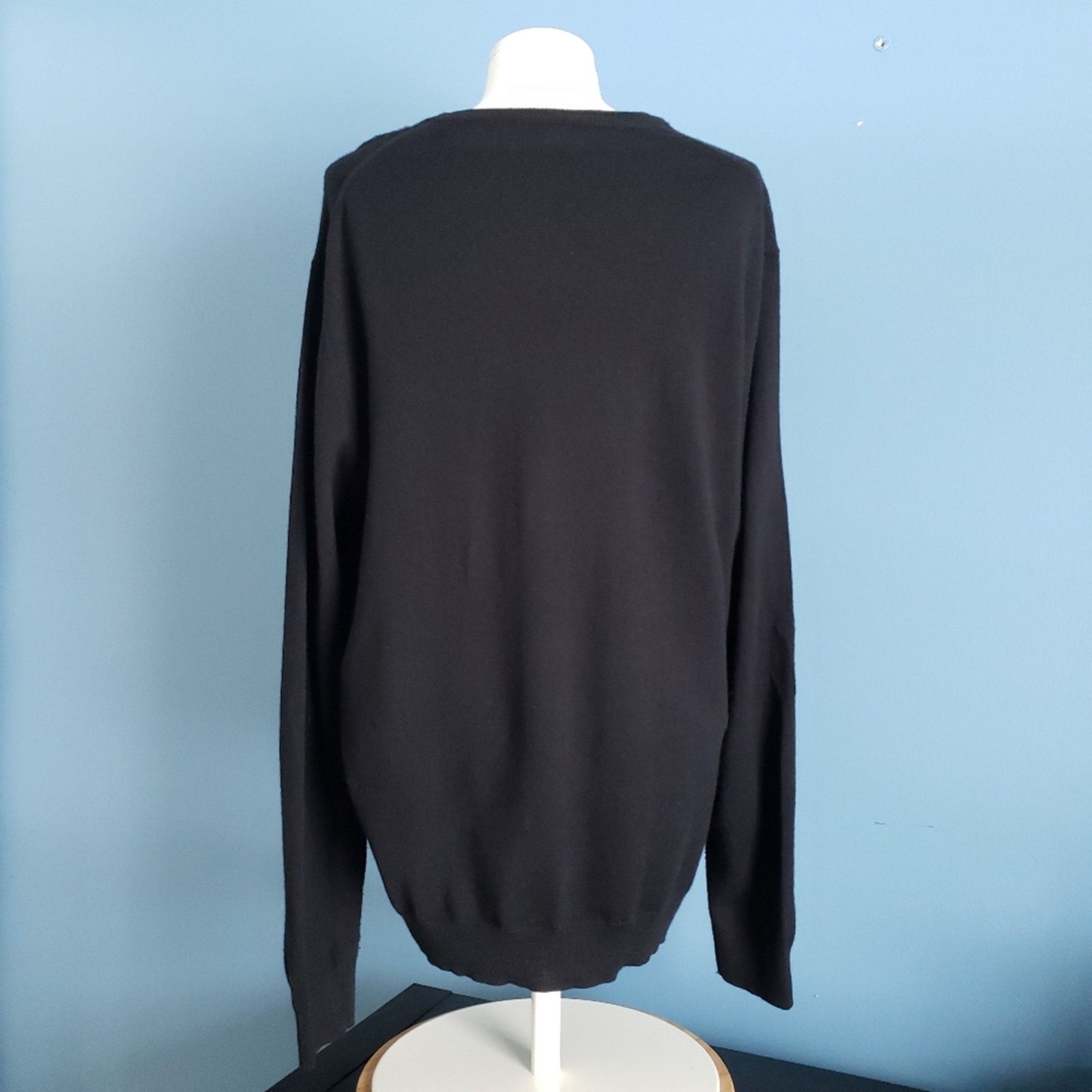 Calvin Klein Calvin Klein Merino Wool V-Neck Sweater Size US L / EU 52-54 / 3 - 3 Thumbnail
