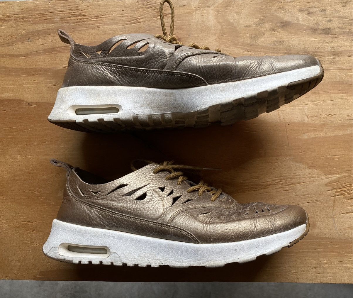 Nike Nike AIR MAX THEA JOLI THE GOLDEN ONE 9.5 Size US 9.5 / IT 39.5 - 3 Thumbnail