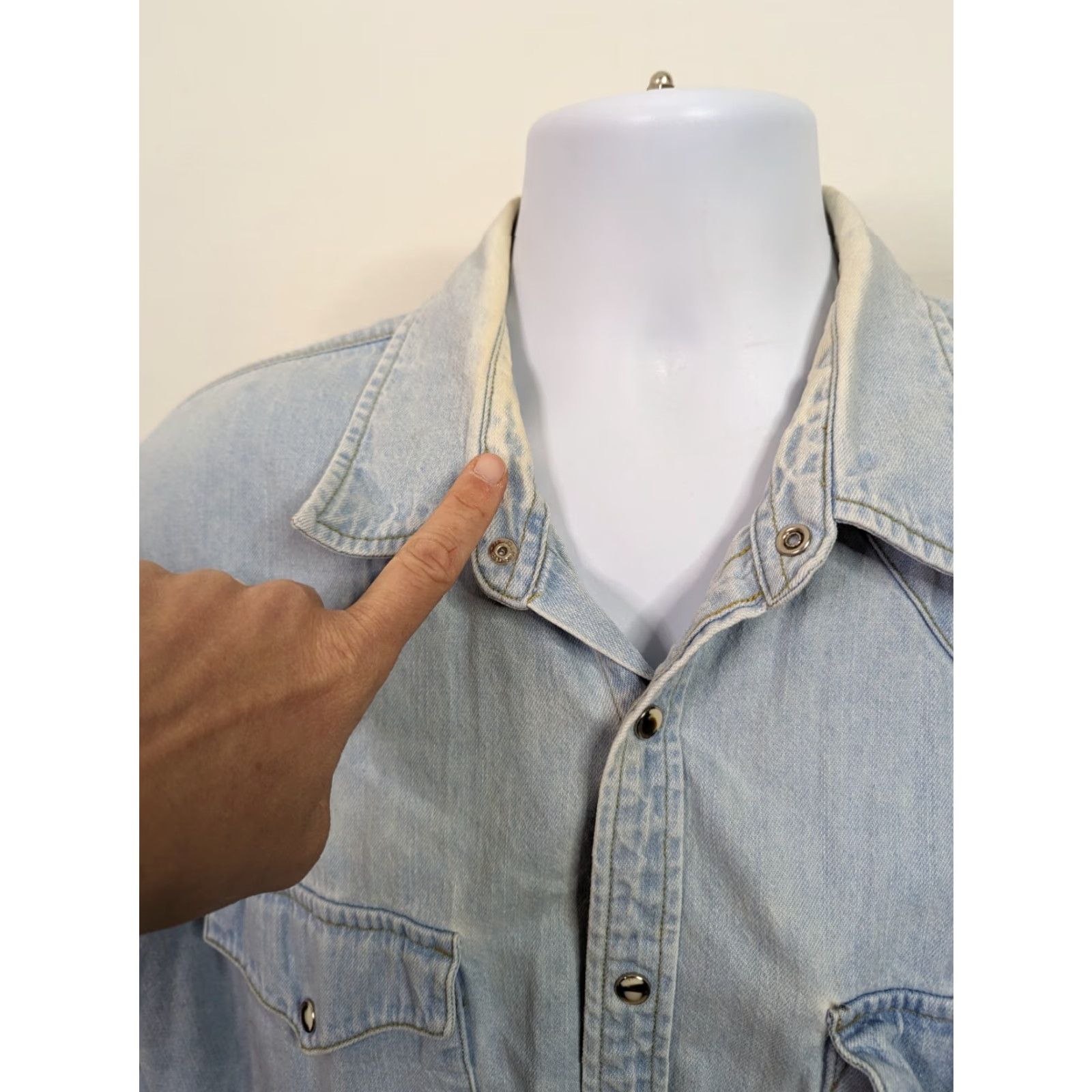 Wrangler VINTAGE Wrangler Denim Pearl Snap Cowboy Western Shirt Mens XL Blue 17-17.5 T2F Western Mens XL Blue Pearl Snap Shirt Size US XL / EU 56 / 4 - 5 Thumbnail