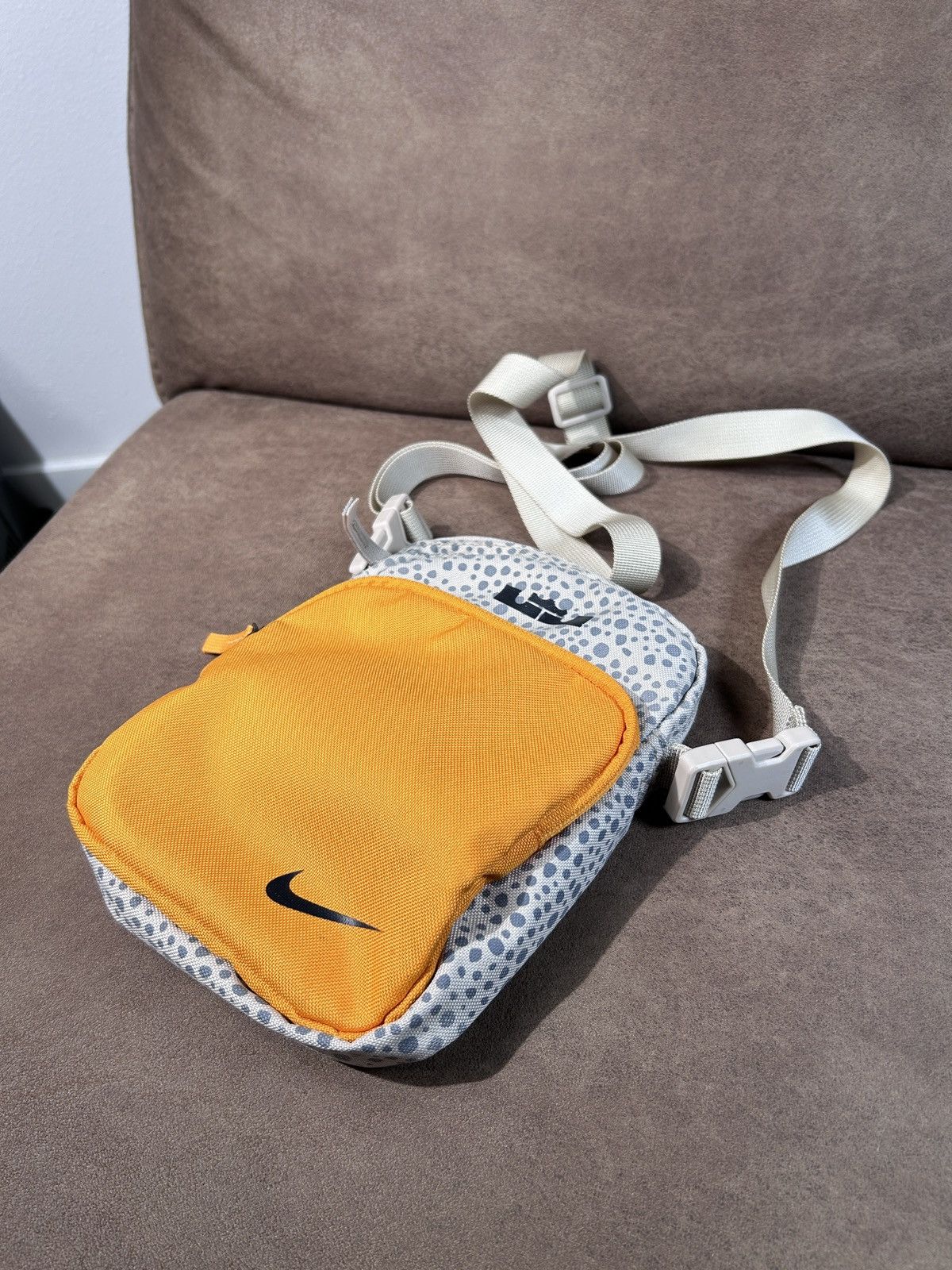 Nike Nike LeBron James Safari Print Crossbody Sling Bag Size ONE SIZE - 2 Thumbnail