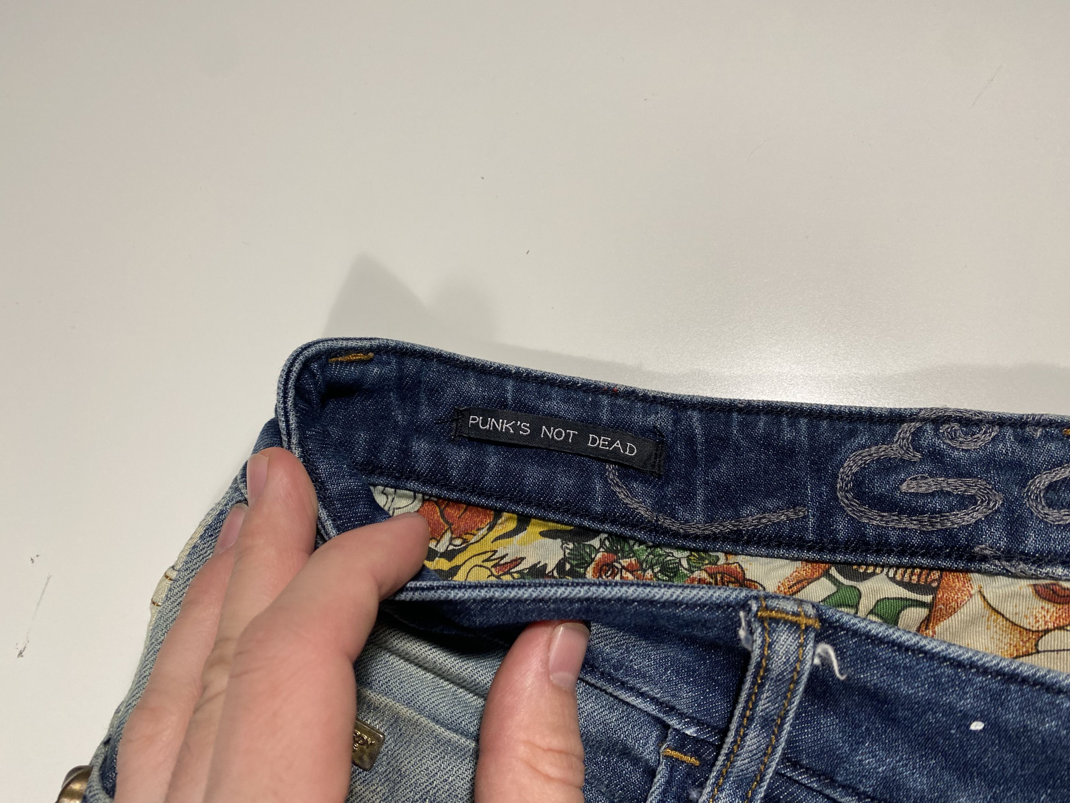 Ed Hardy Ed Hardy Embossed Skull Distressed Dagger jeans 34x28 Size US 34 / EU 50 - 6 Thumbnail