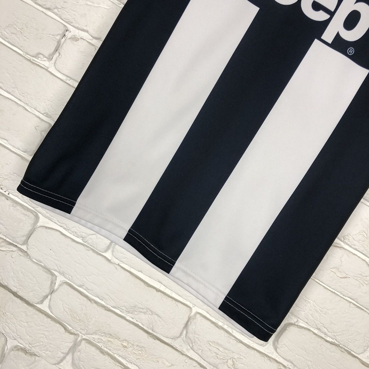Other Ronaldo Juventus copy soccer jersey official product Size US M / EU 48-50 / 2 - 4 Thumbnail