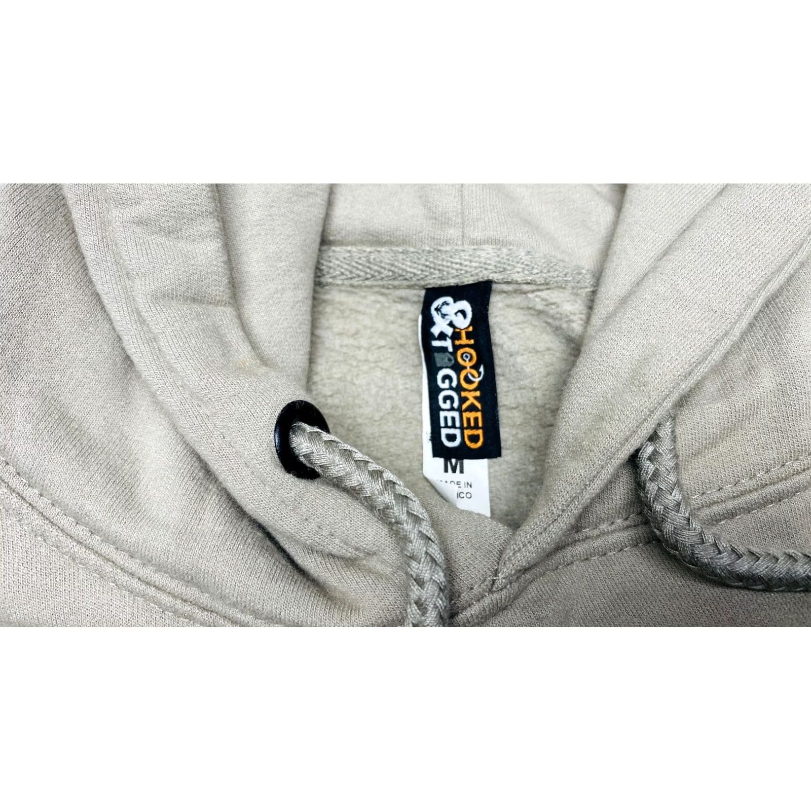 Vintage Hooked & Tagged Mens Medium Pullover Hoodie Fish Hooked And Tagged AR15 Rifle 7717 Ivory Logo Pockets Hoodie Size US M / EU 48-50 / 2 - 7 Thumbnail