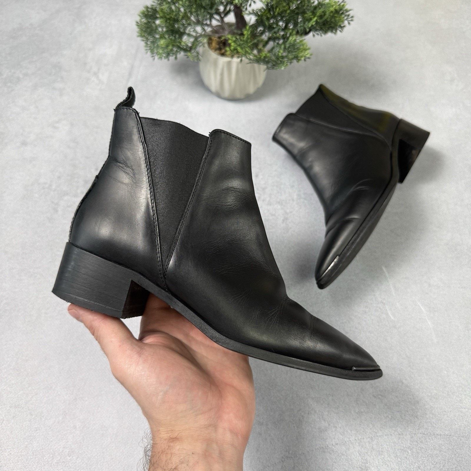 Acne Studios Acne Studios Ankle Boots Leather Chelsea Size 36 Black US 6 Size US 6 / IT 36 - 1 Thumbnail