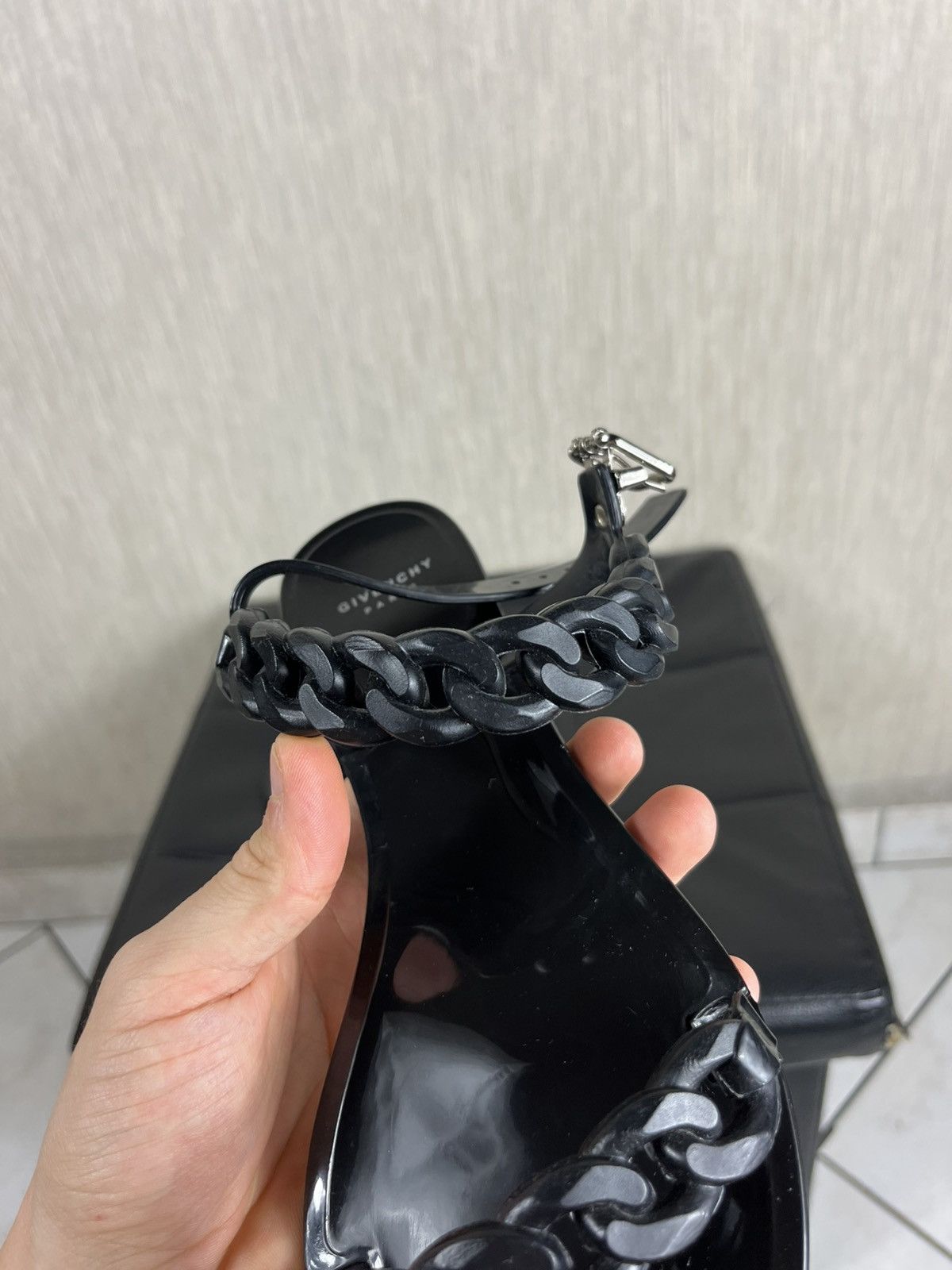 Designer × Givenchy Givenchy Paris chain sandals luxury flats flip flops Size US 7.5 / IT 37.5 - 15 Thumbnail