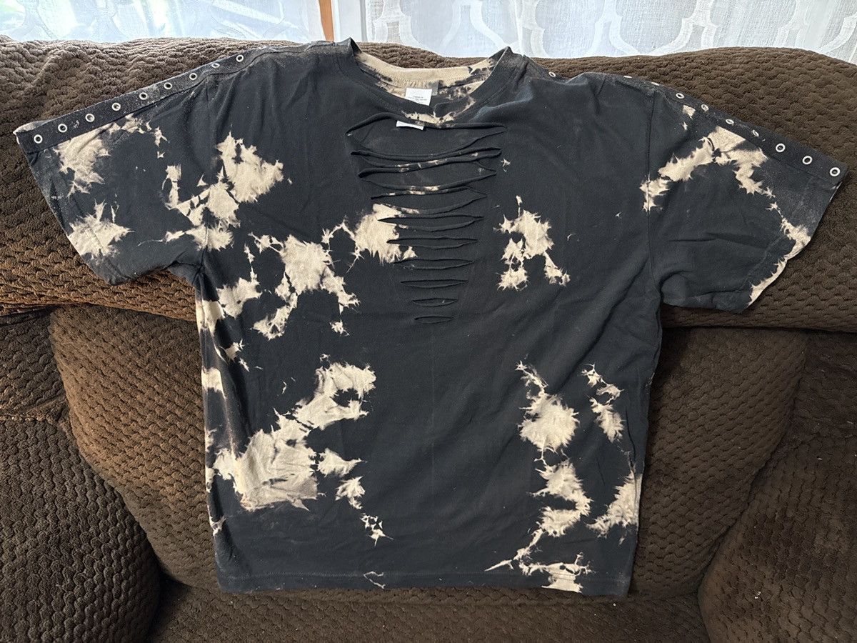 Vintage Vintage, New Old Stock, s/s tie-dye tee w/ rivets & tears! Size M / US 6-8 / IT 42-44 - 1 Thumbnail