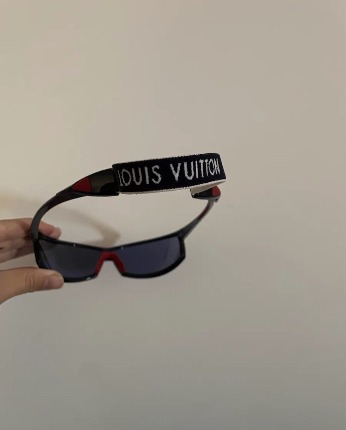 Louis Vuitton Louis Vuitton LV Trophy Logo Sunglasses Size ONE SIZE - 3 Thumbnail